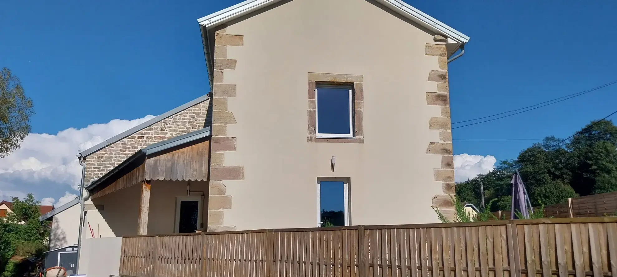 Maison rénovée de 128m² avec jardin et vue rivière à Fougerolles-le-Château