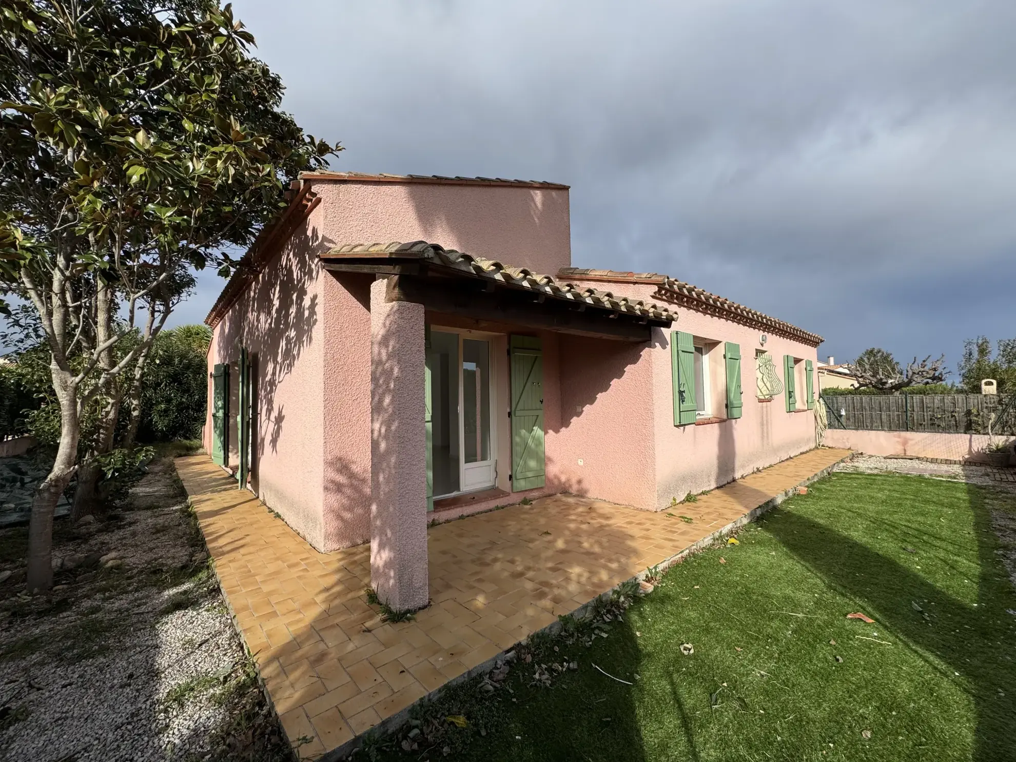 Villa de plain-pied à vendre à Llupia avec jardin et garage - Quartier calme