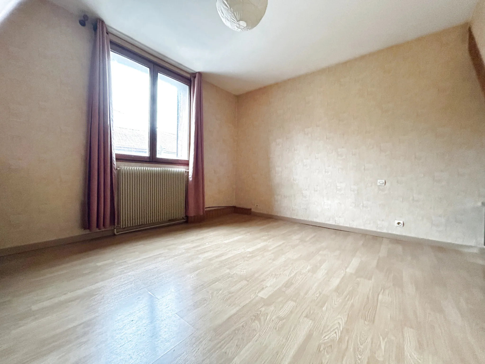 Maison semi-individuelle avec jardin et garage à Drocourt 