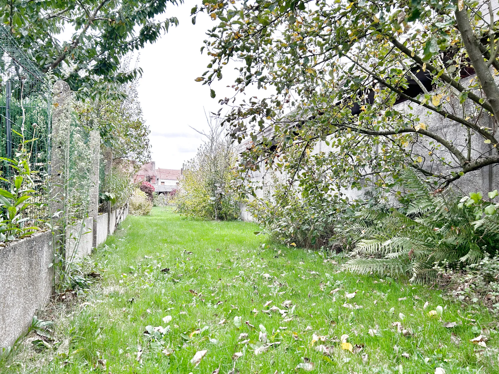 Maison semi-individuelle avec jardin et garage à Drocourt 
