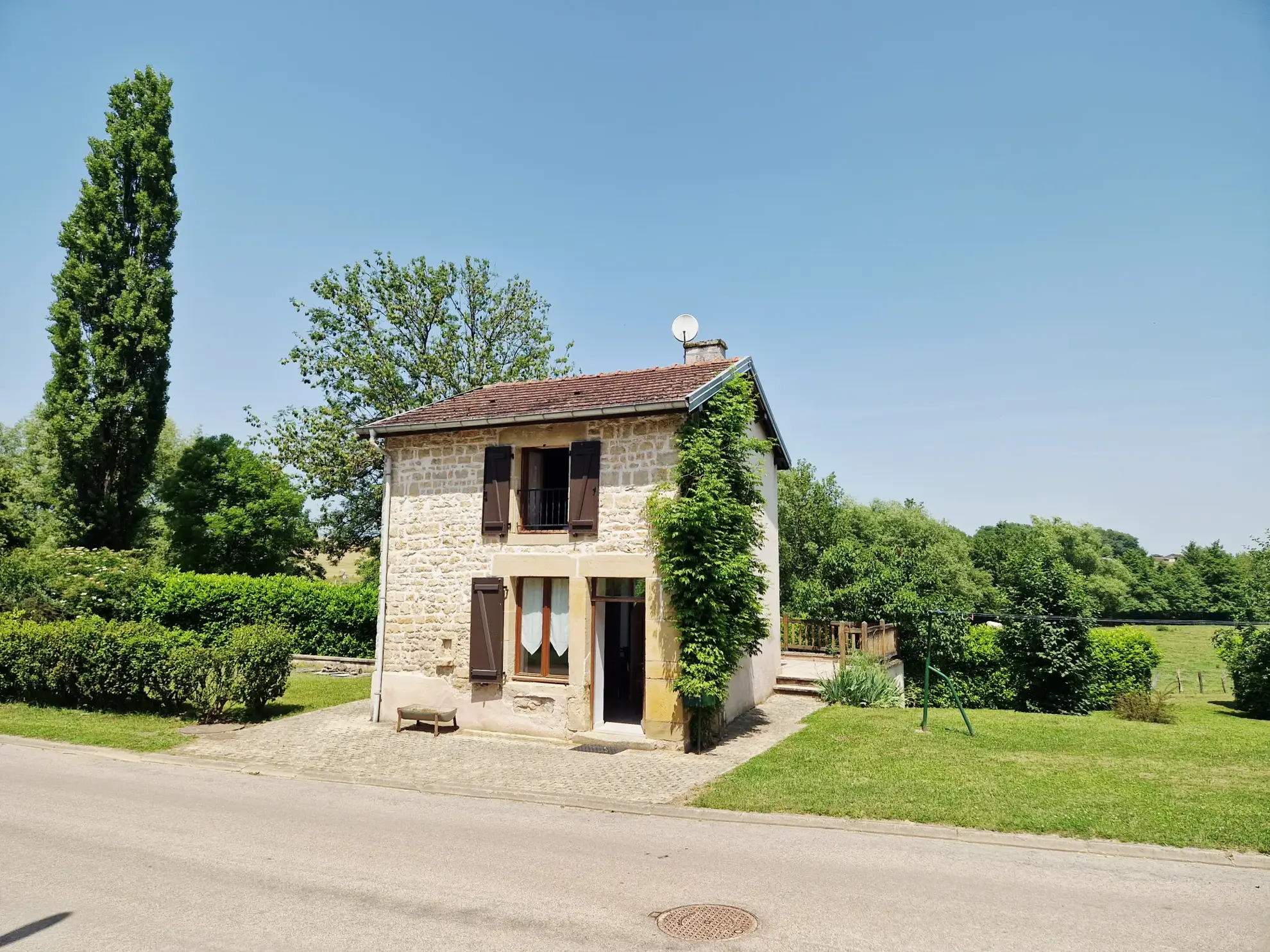 Maison en pierre de 38 m² avec terrasse près de Bourbonne-les-Bains 