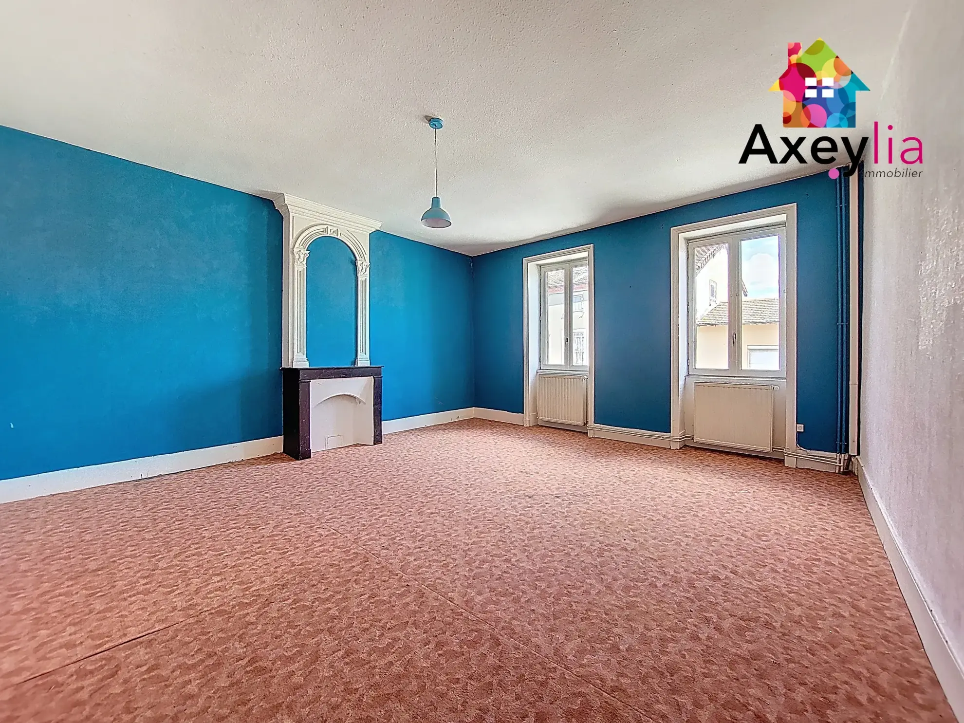 Grande maison de village à La Pacaudière avec potentiel d'aménagement 