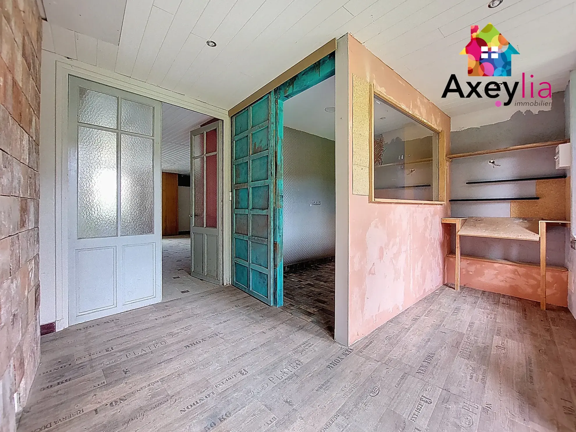 Grande maison de village à La Pacaudière avec potentiel d'aménagement 