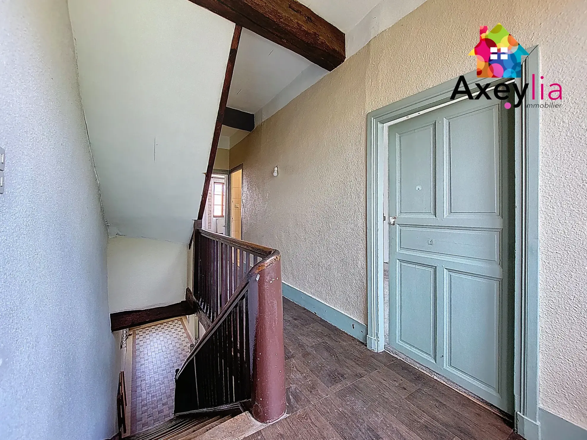 Grande maison de village à La Pacaudière avec potentiel d'aménagement 