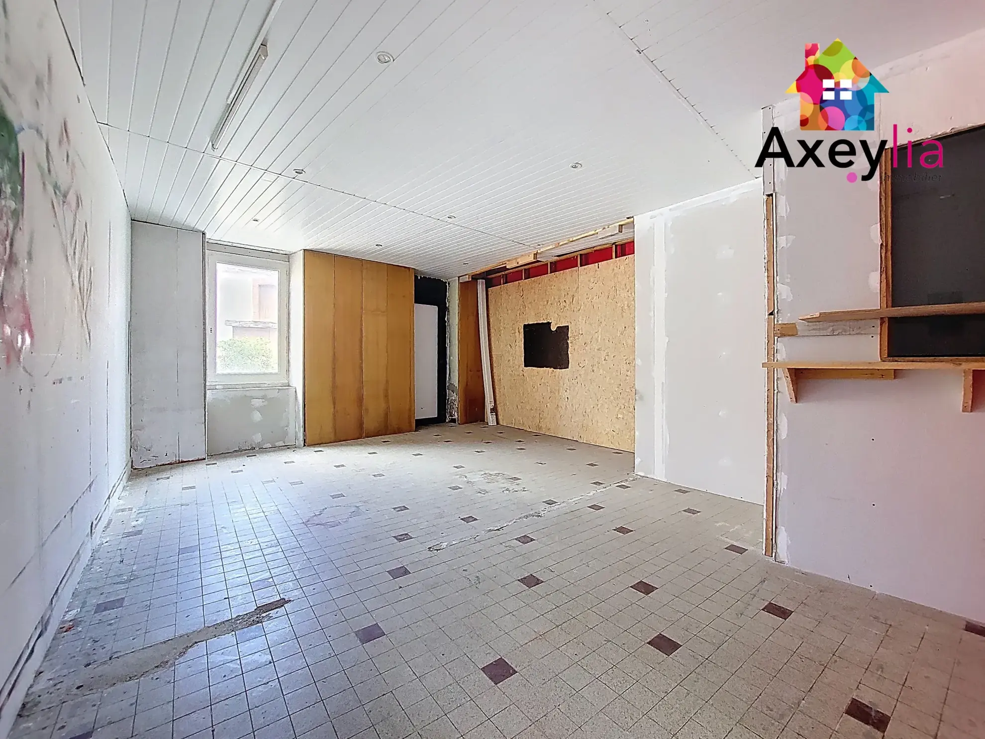 Grande maison de village à La Pacaudière avec potentiel d'aménagement 