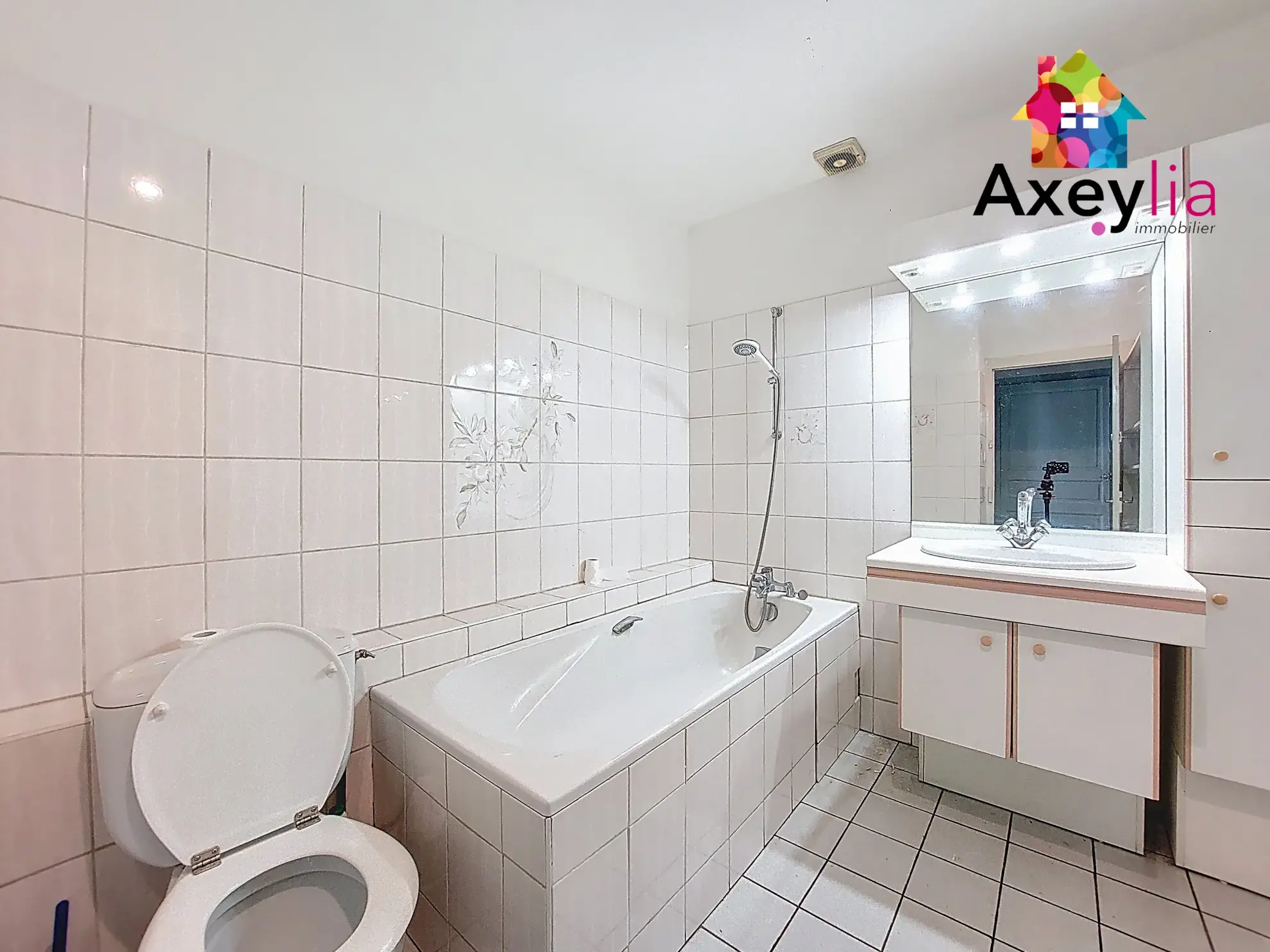 Grande maison de village à La Pacaudière avec potentiel d'aménagement 