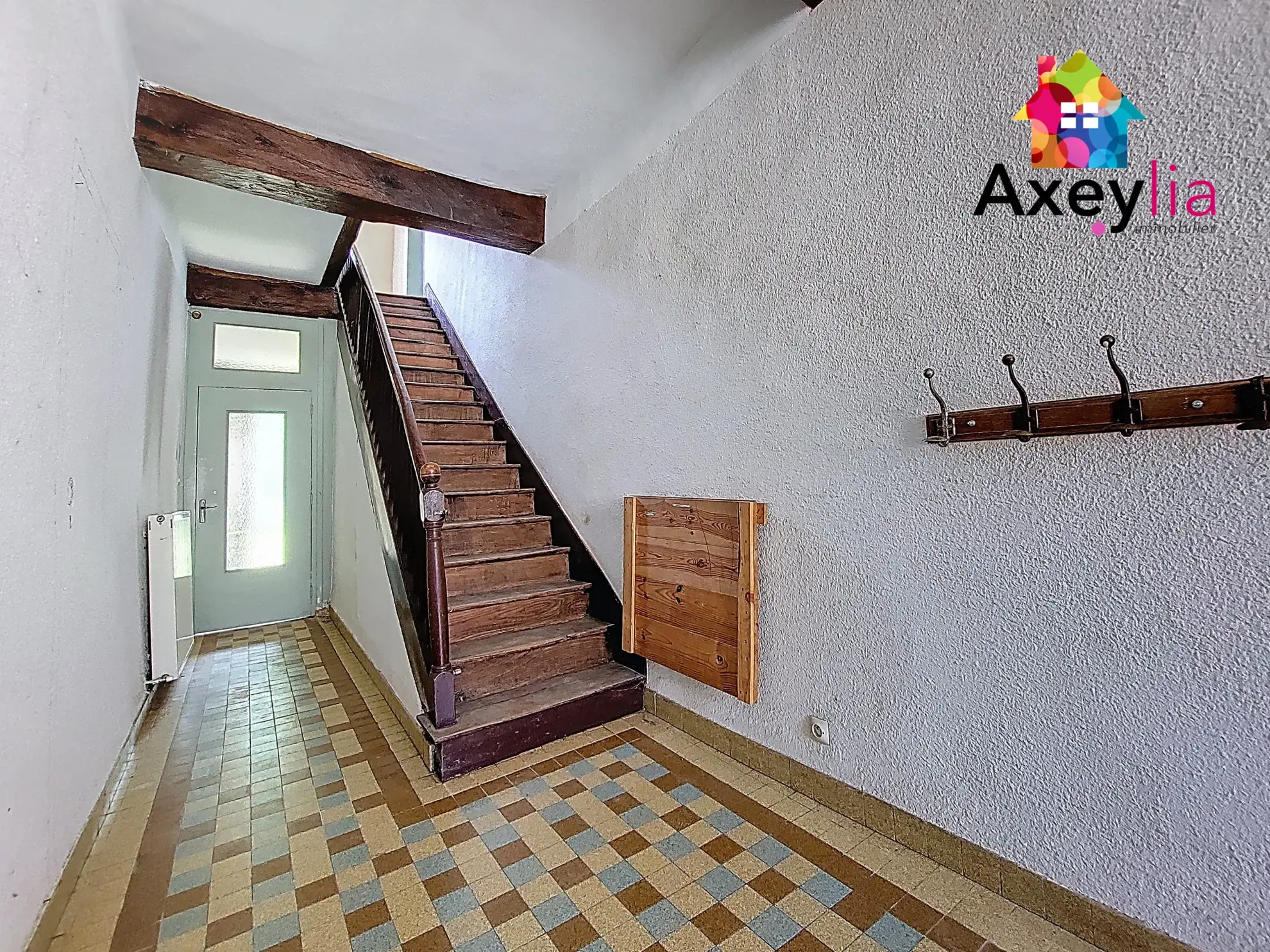 Grande maison de village à La Pacaudière avec potentiel d'aménagement 