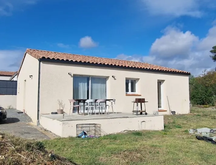 Maison neuve T4 à VILLEMOUSTAUSSOU avec terrasse et confort moderne