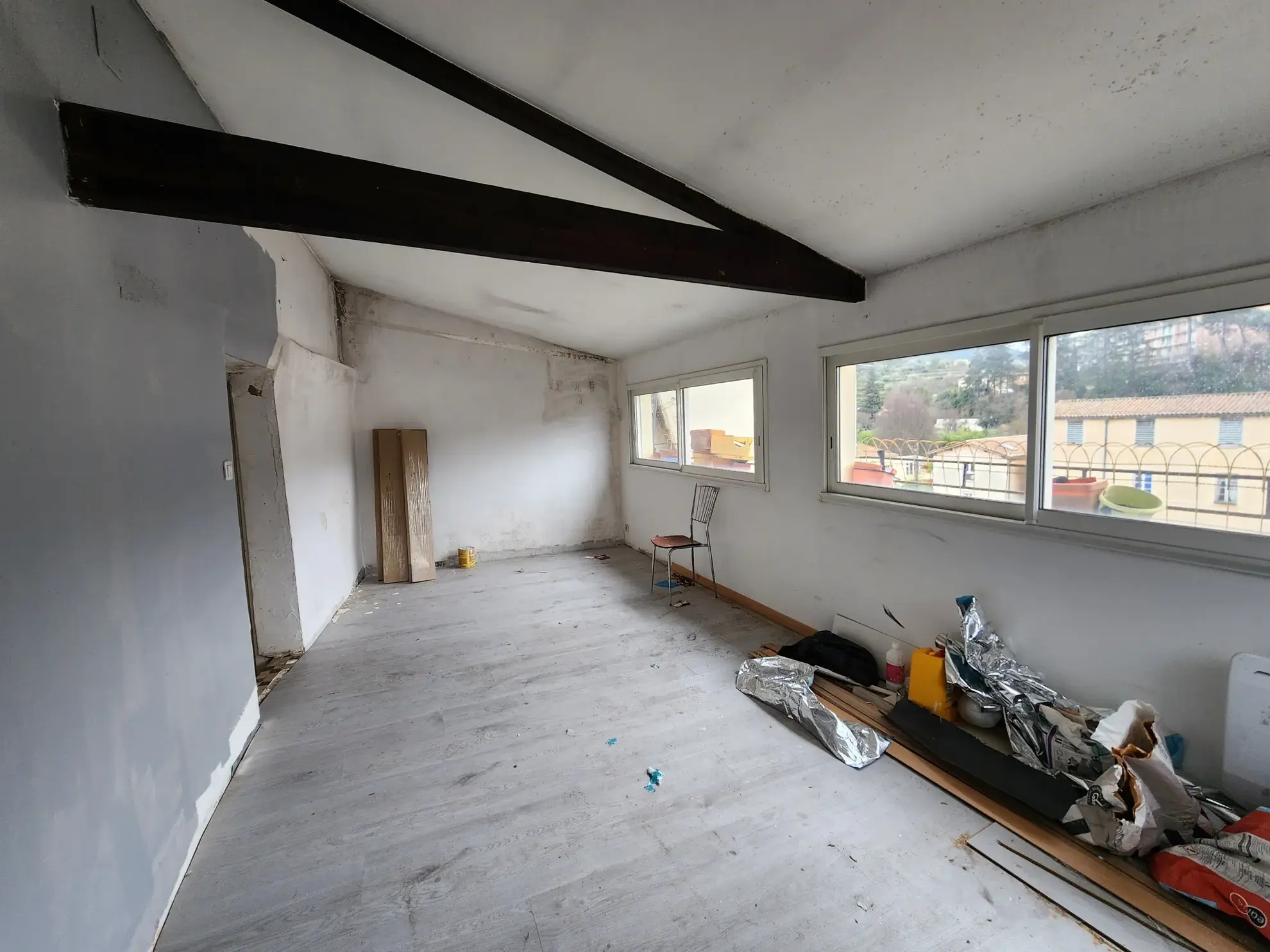 Appartement 3 pièces à Lodève de 74 m², dernier étage, vue dégagée