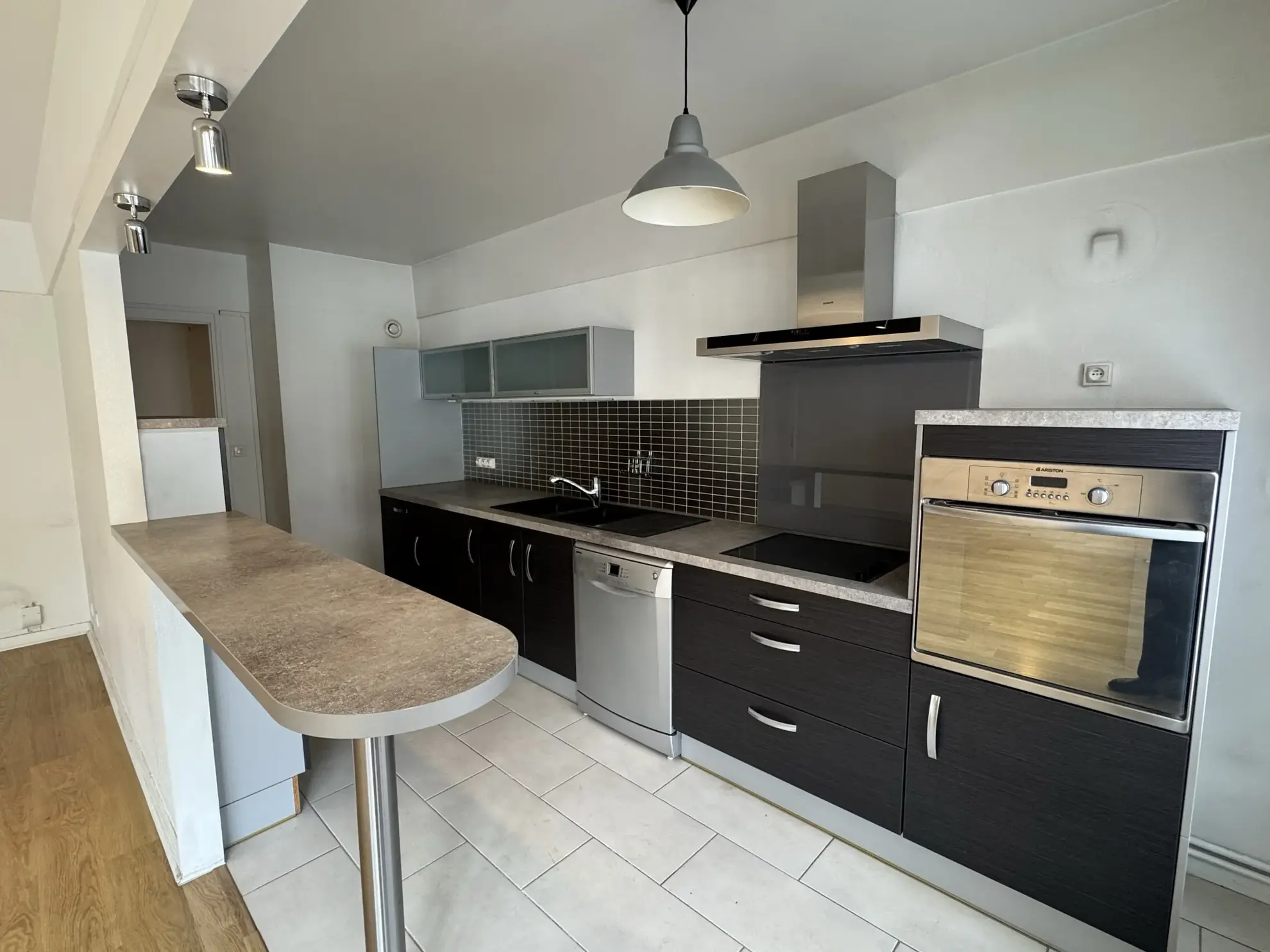 Appartement lumineux 4 pièces à Reims de 86,66 m² avec cave et sécurité 