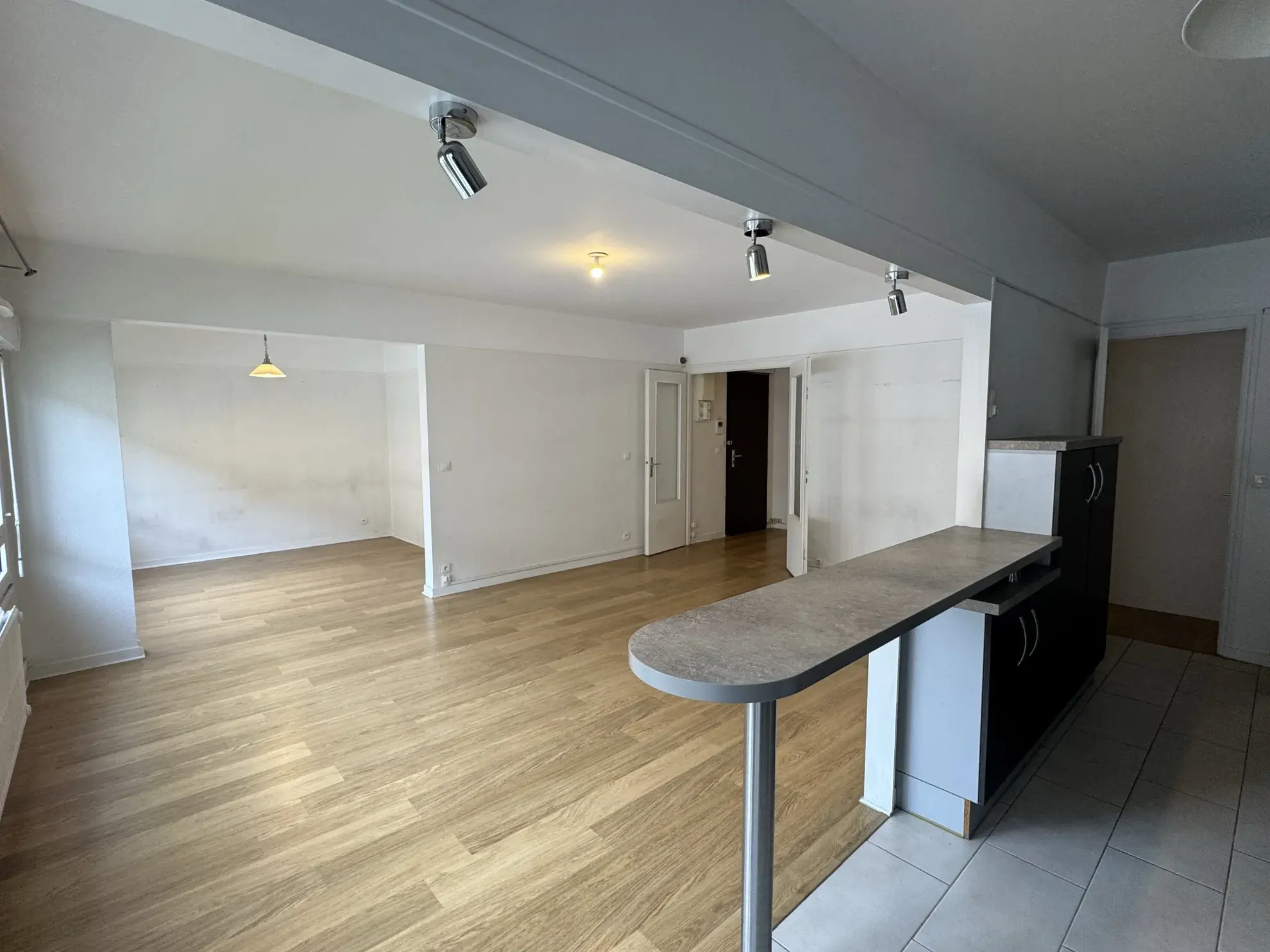 Appartement lumineux 4 pièces à Reims de 86,66 m² avec cave et sécurité 