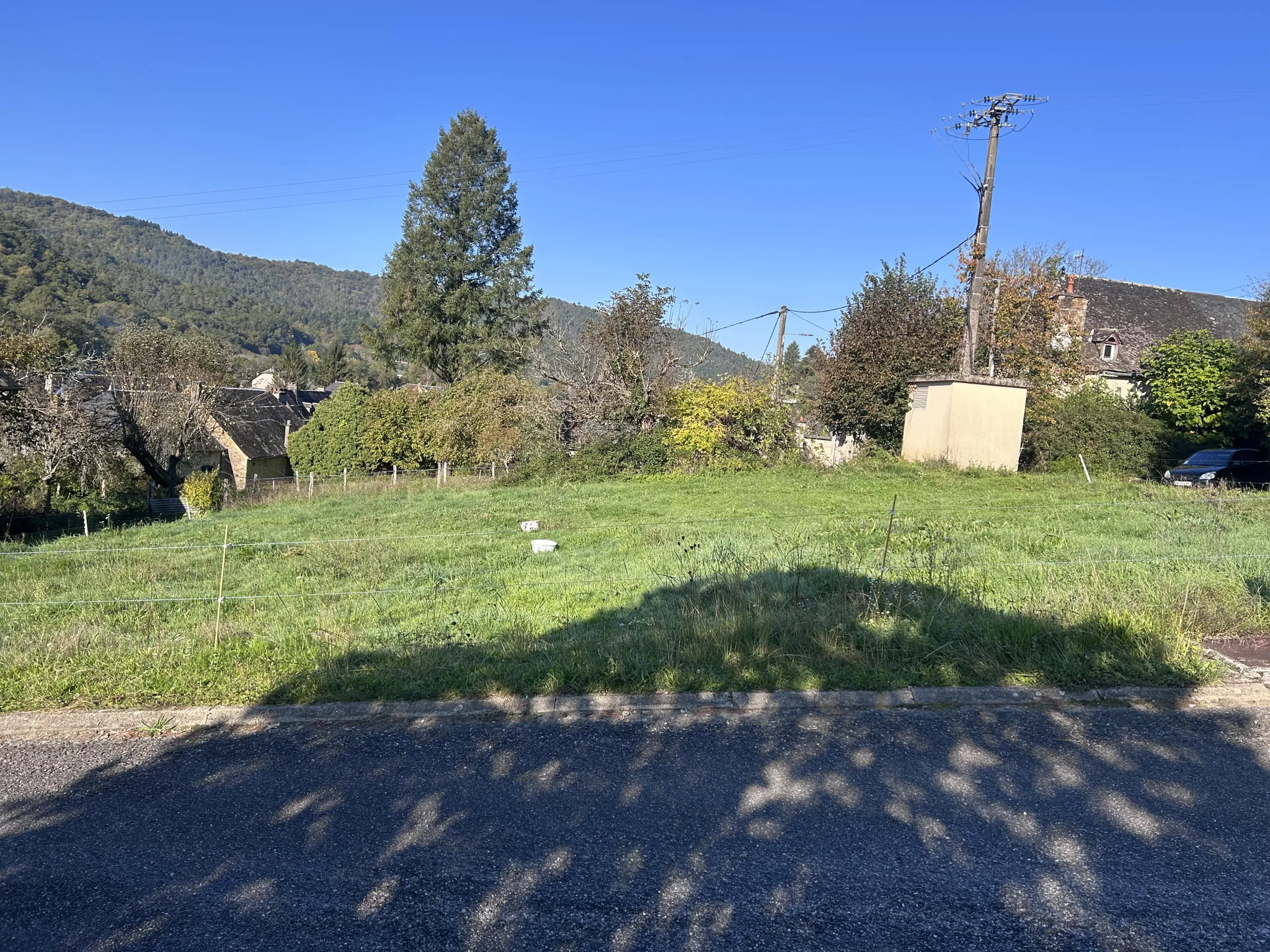 Terrain constructible de 518 m² en plein centre de Saint-Chamant 