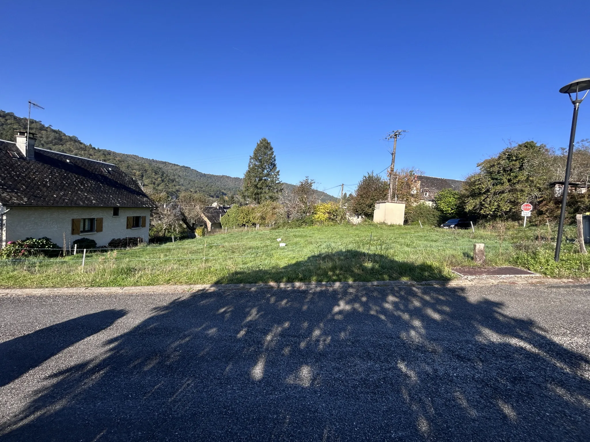 Terrain constructible de 518 m² en plein centre de Saint-Chamant 