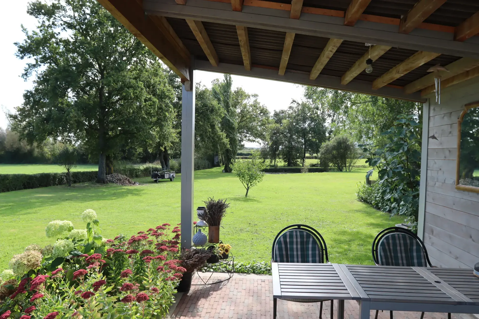 Maison avec potentiel locatif et chalet sur terrain de 5760 m² à Ainay-le-Château 