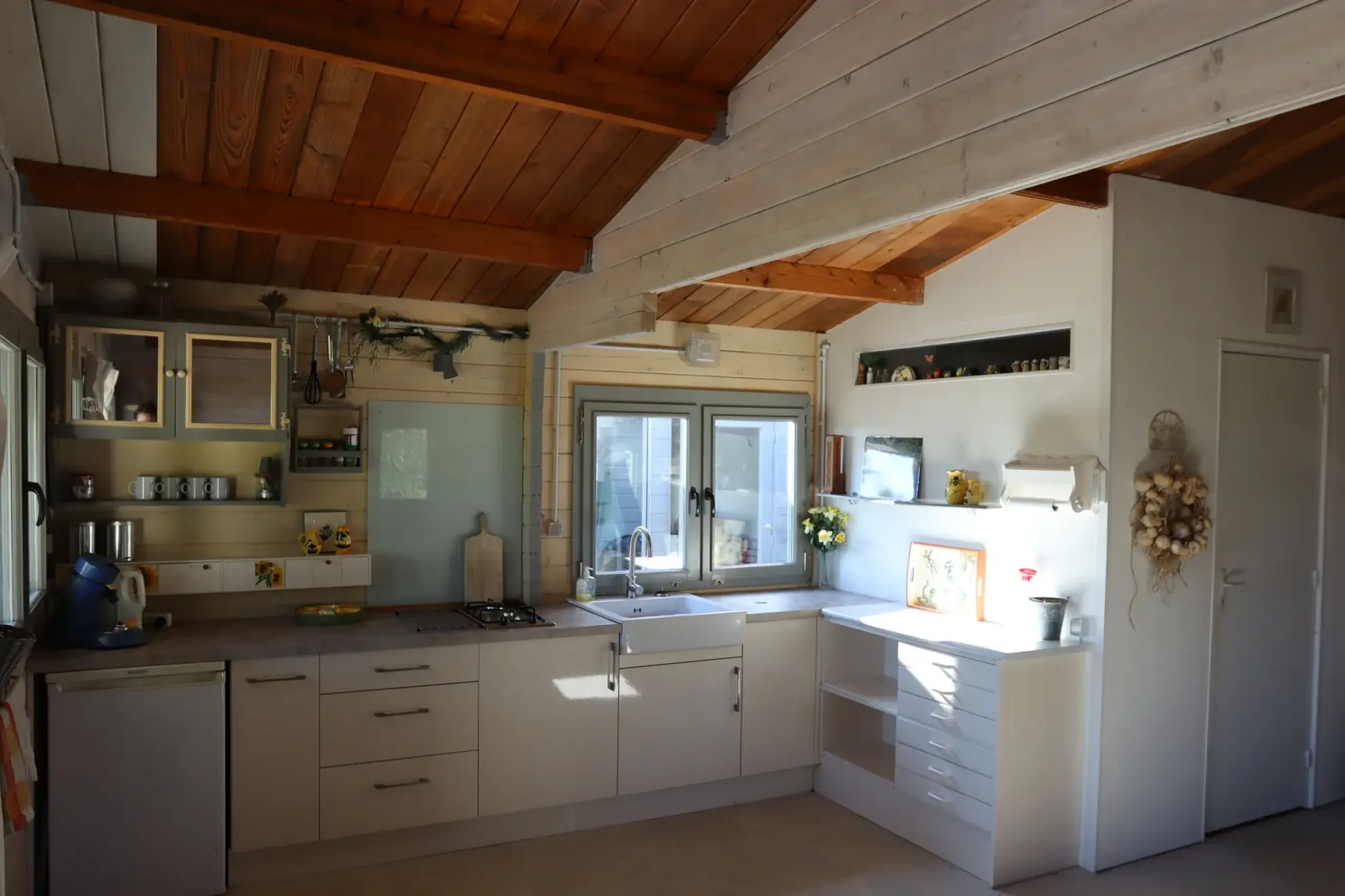 Maison avec potentiel locatif et chalet sur terrain de 5760 m² à Ainay-le-Château 