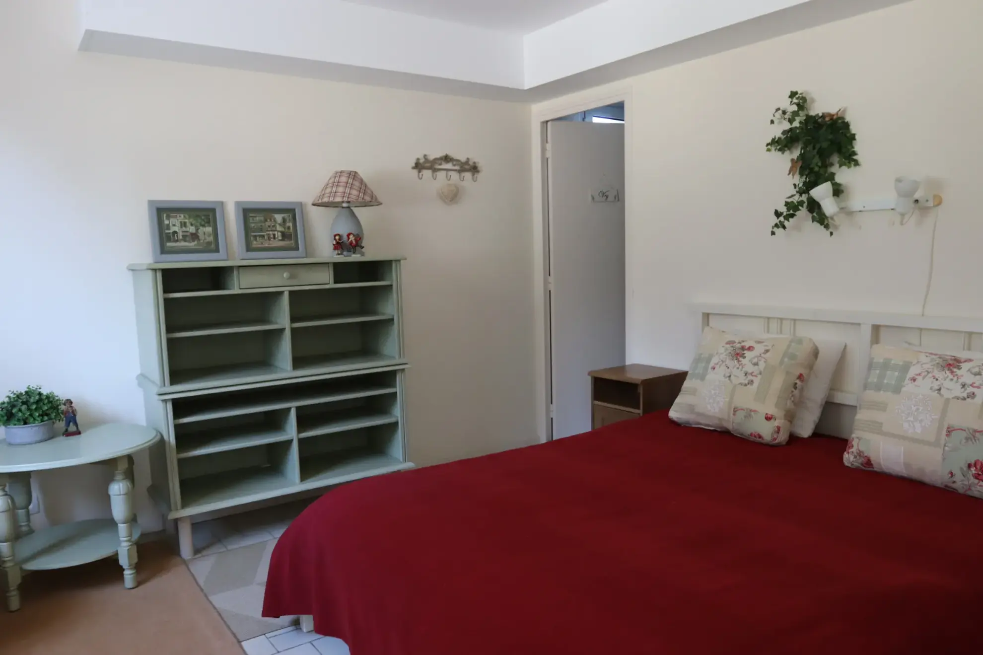 Maison avec potentiel locatif et chalet sur terrain de 5760 m² à Ainay-le-Château 