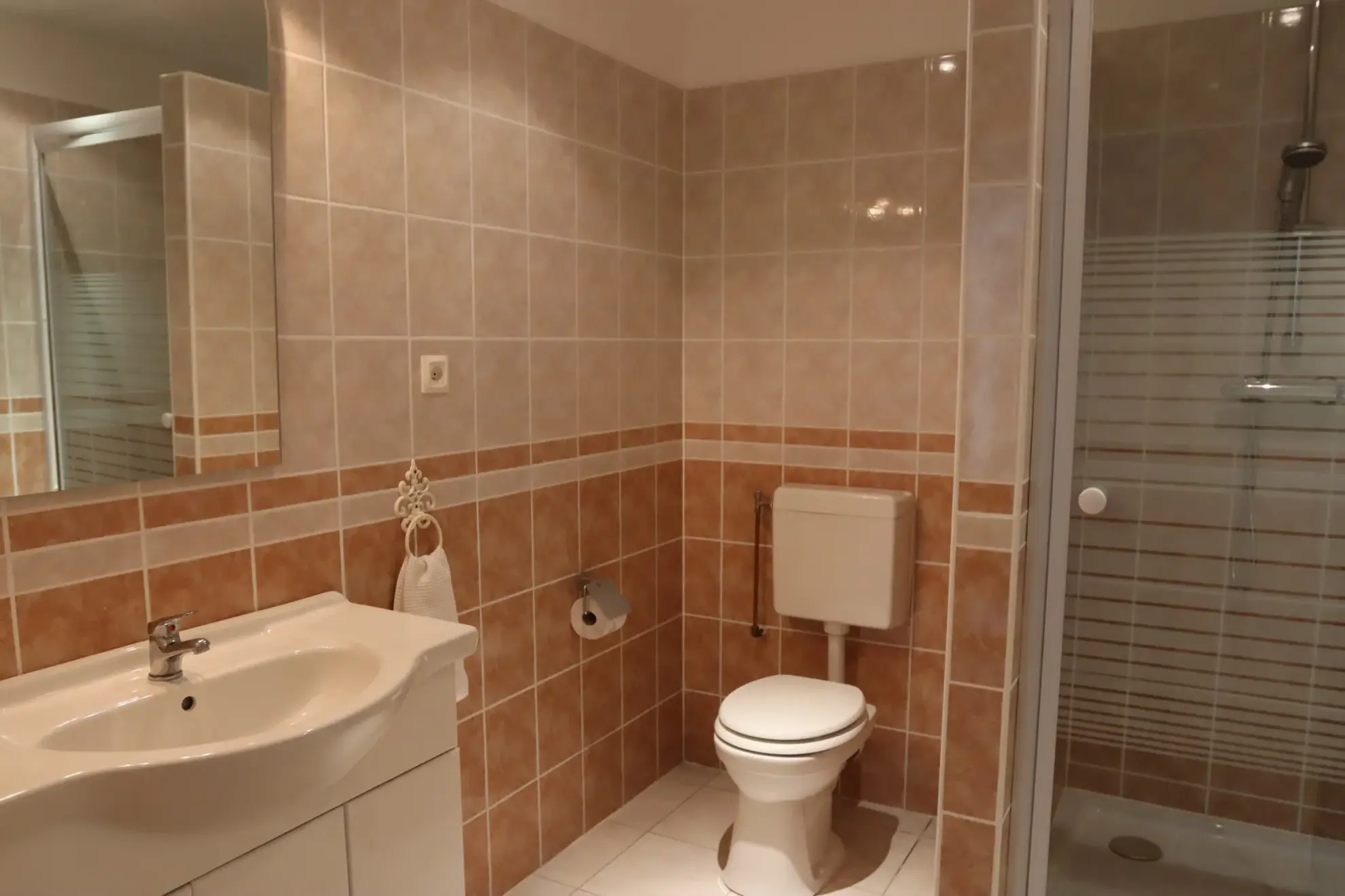 Maison avec potentiel locatif et chalet sur terrain de 5760 m² à Ainay-le-Château 