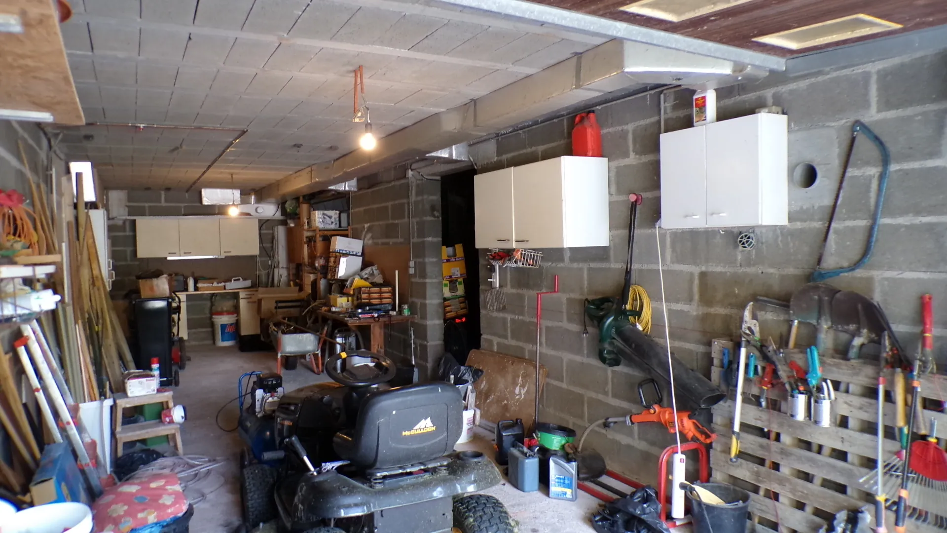 Maison avec potentiel locatif et chalet sur terrain de 5760 m² à Ainay-le-Château 