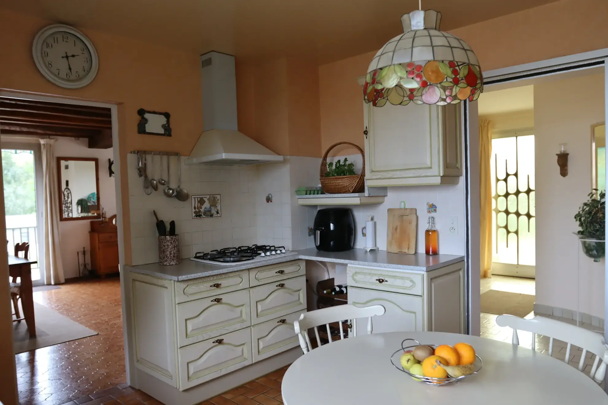 Maison avec potentiel locatif et chalet sur terrain de 5760 m² à Ainay-le-Château 