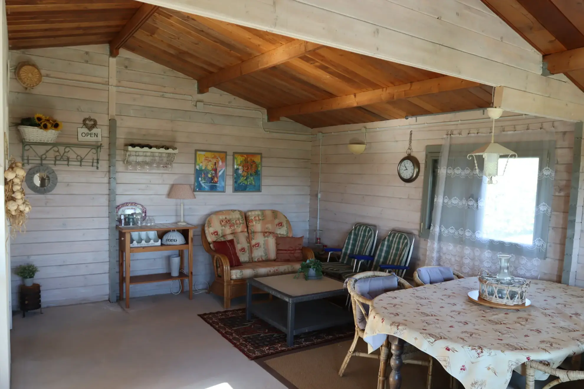 Maison avec potentiel locatif et chalet sur terrain de 5760 m² à Ainay-le-Château 