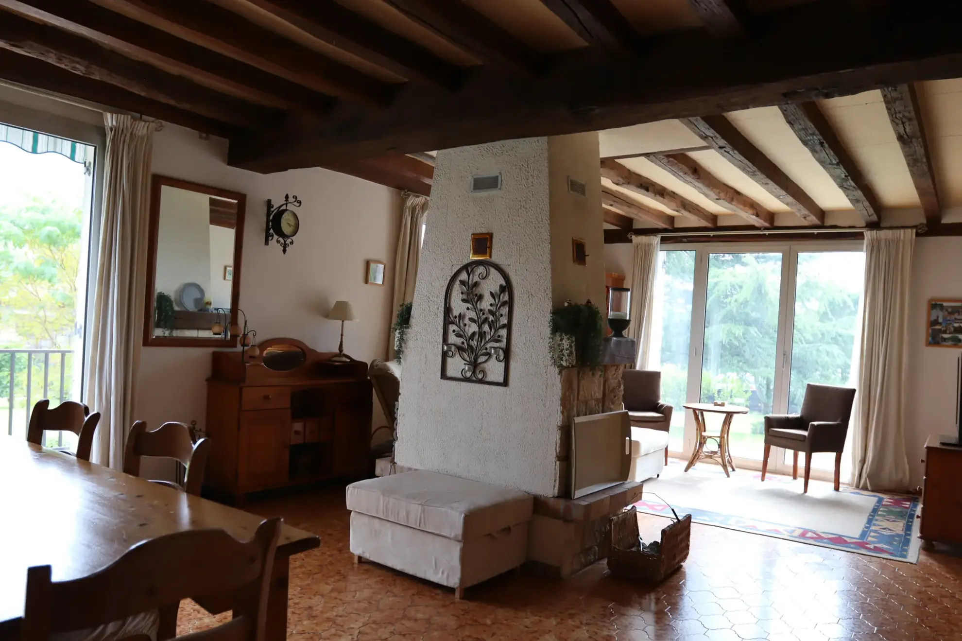 Maison avec potentiel locatif et chalet sur terrain de 5760 m² à Ainay-le-Château 