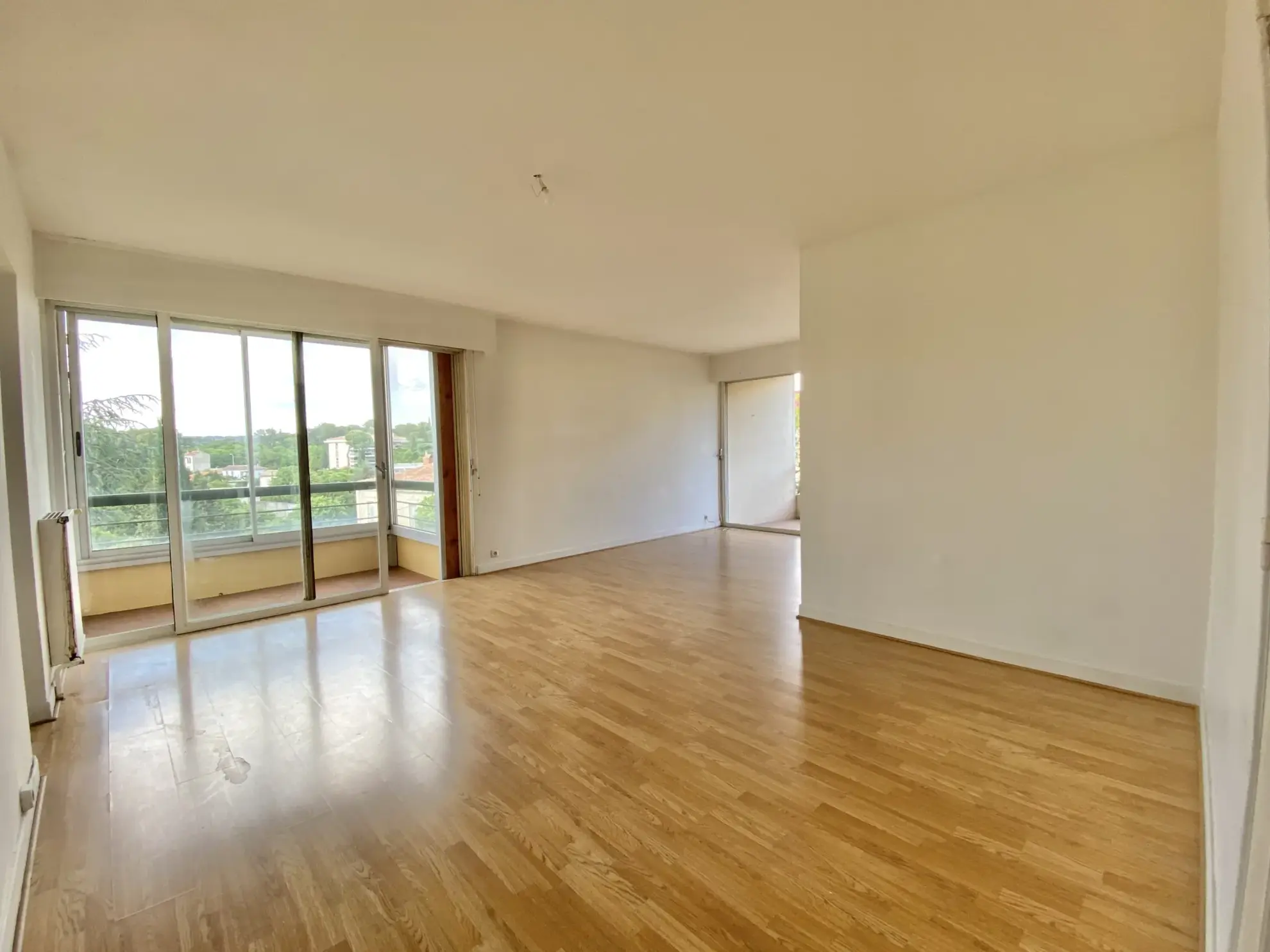 Appartement lumineux avec terrasse à Nîmes – Quartier Jardins de la Fontaine 