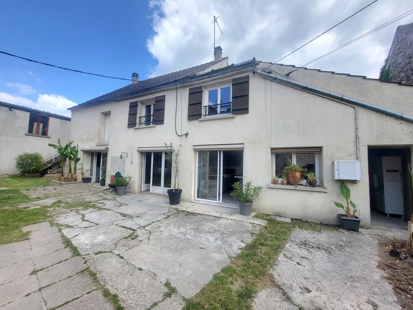 Belle maison à 5 mn de la gare de Chezy-sur-Marne avec jardin et dépendance 
