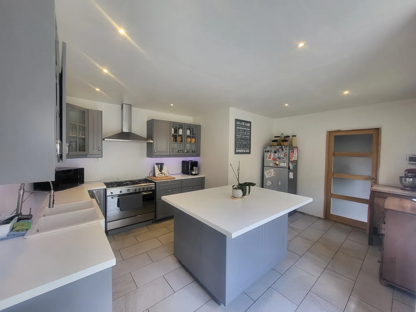 Belle maison à 5 mn de la gare de Chezy-sur-Marne avec jardin et dépendance 