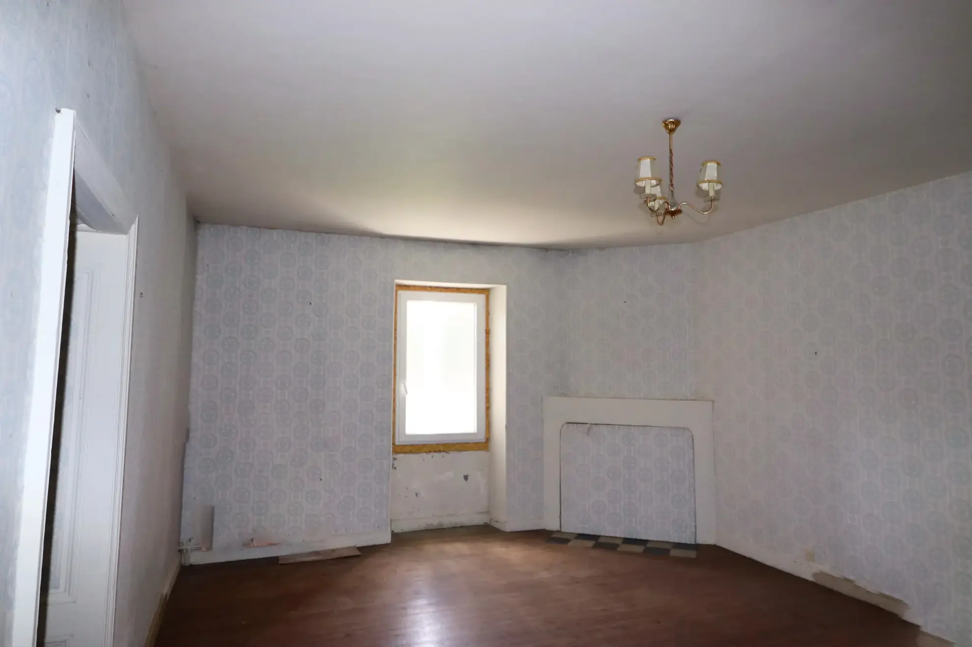 Maison de maître à vendre à Mirambeau avec grand terrain et vue dégagée 