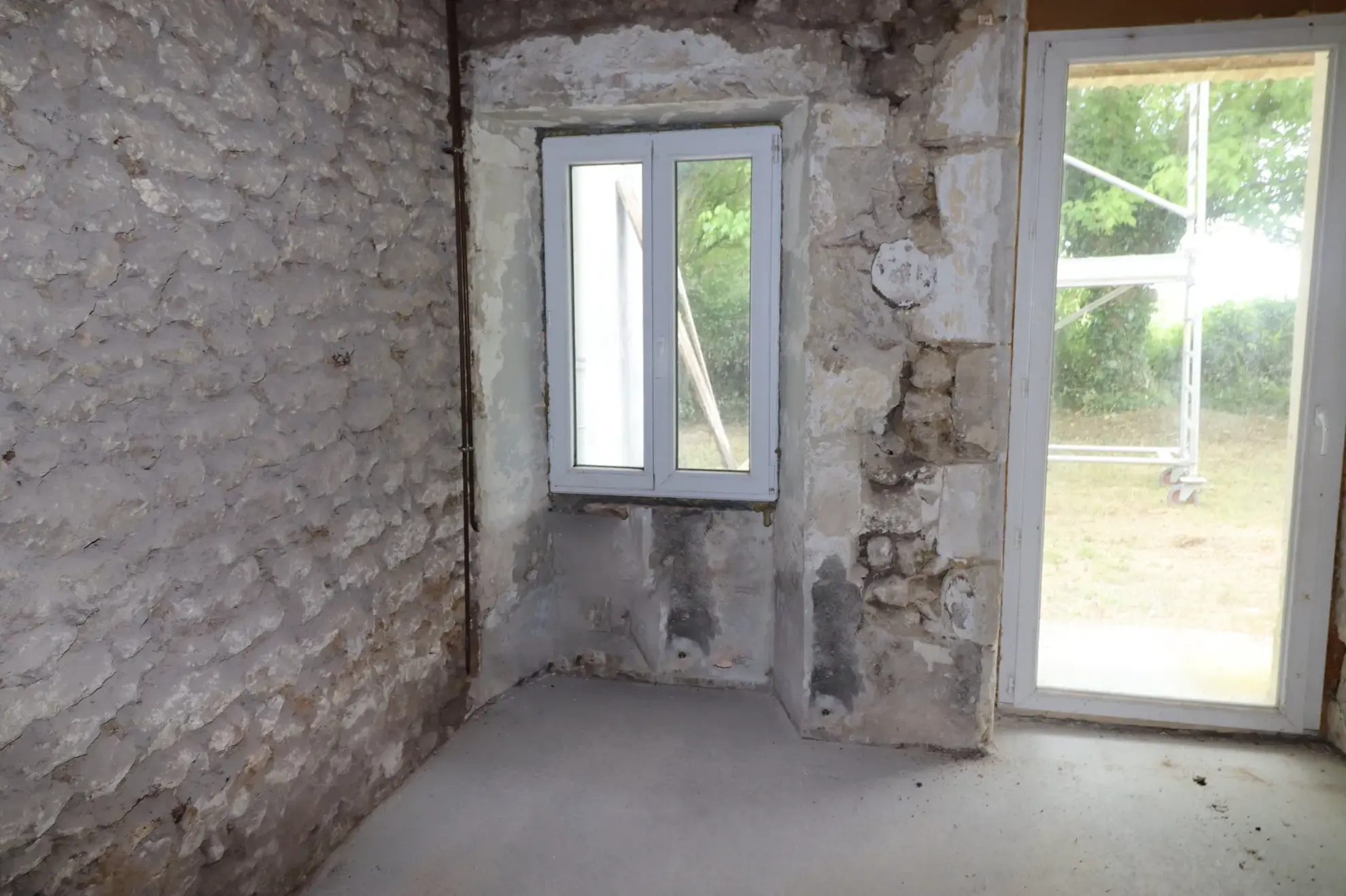 Maison de maître à vendre à Mirambeau avec grand terrain et vue dégagée 