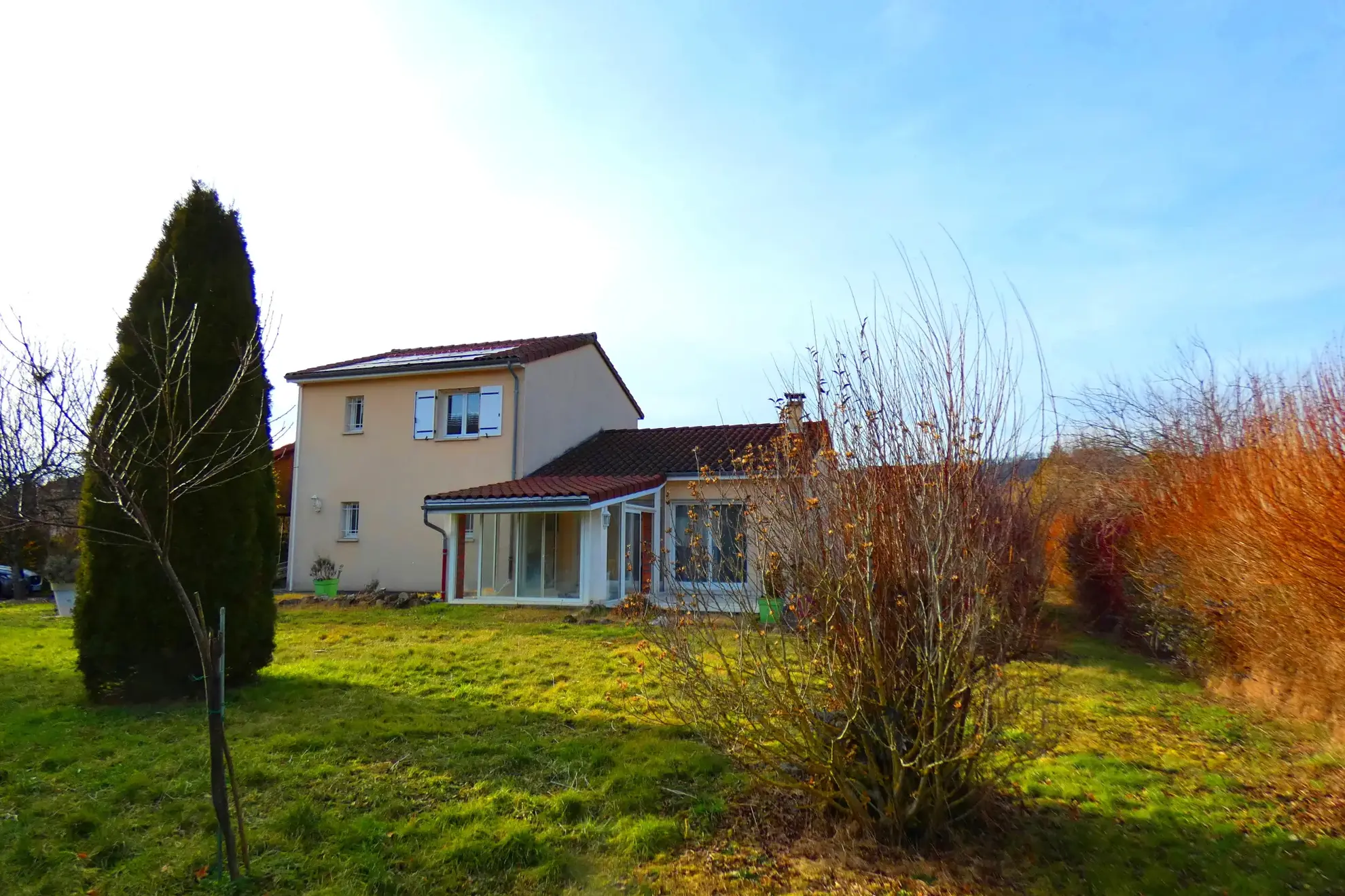 Charmante maison récente avec 4 chambres et panneaux solaires à Vezac, proche d'Arpajon-sur-Cère 