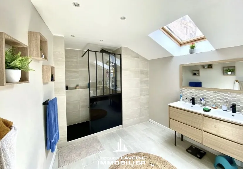 Appartement 3 Chambres à Ars-sur-Moselle avec Cave et Parking 