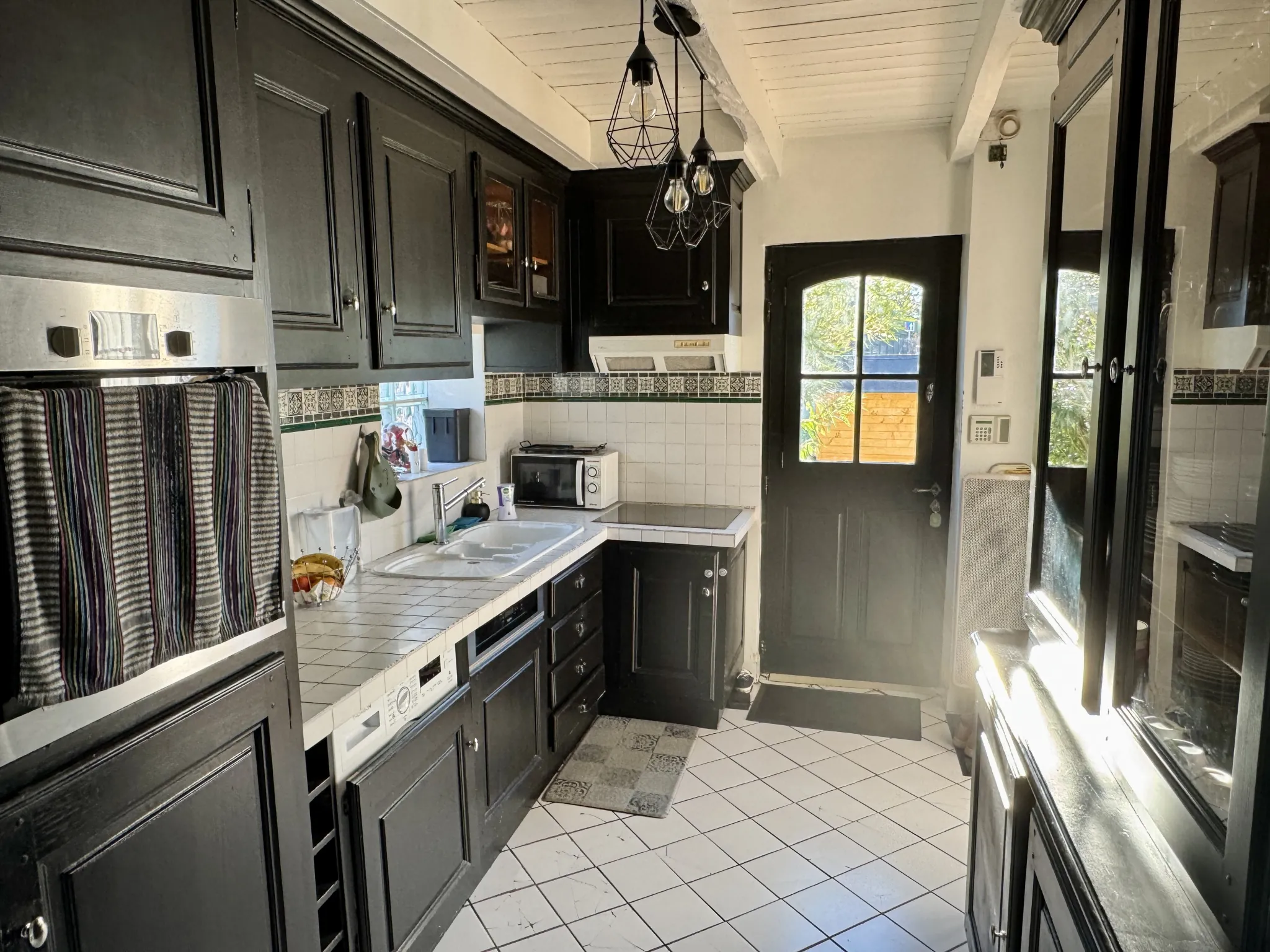 Charmante maison en pierres rénovée de 72 m² à Brive avec terrain et garage 