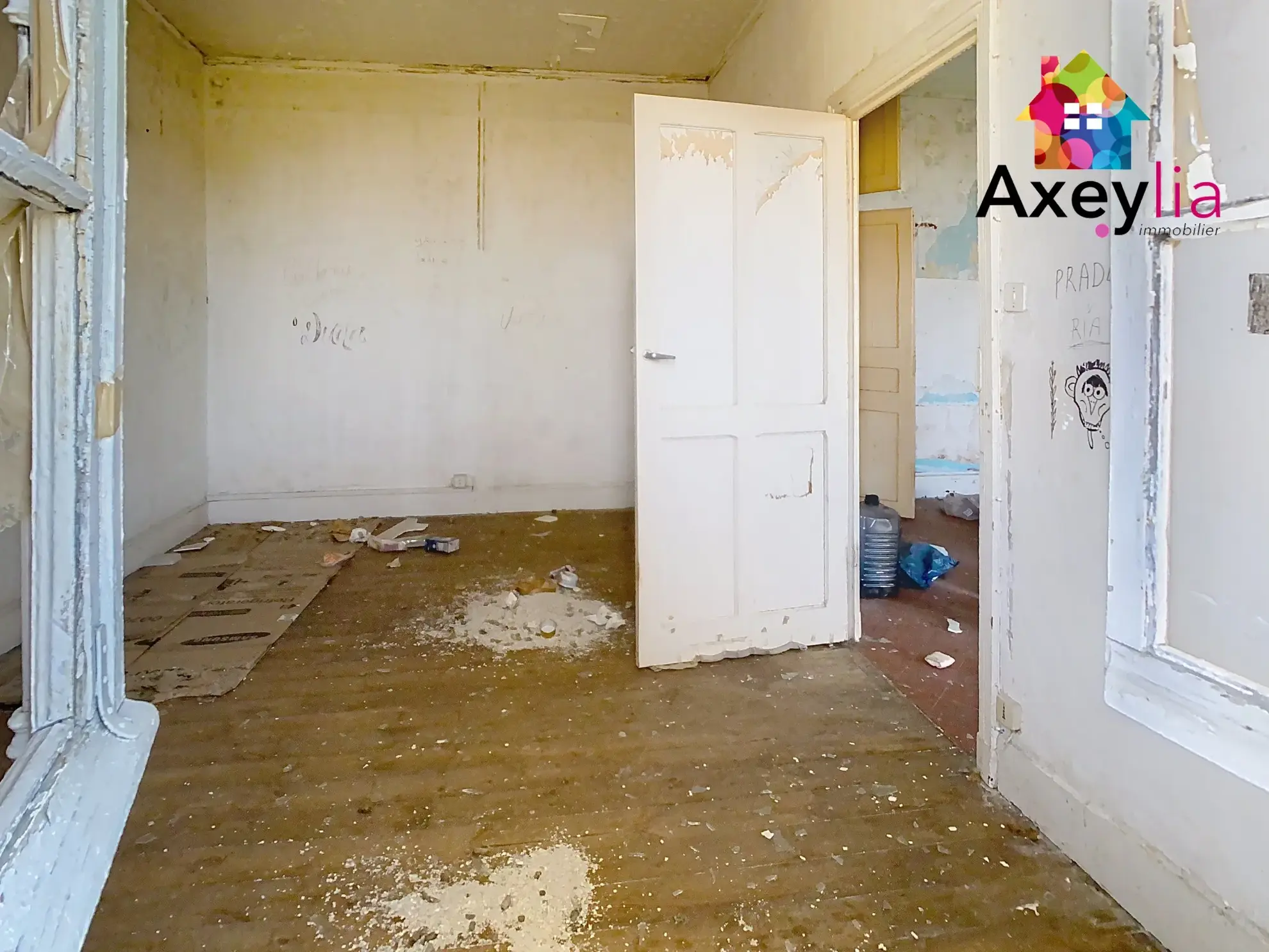 Immeuble à Roanne à rénover avec plusieurs logements et local professionnel 