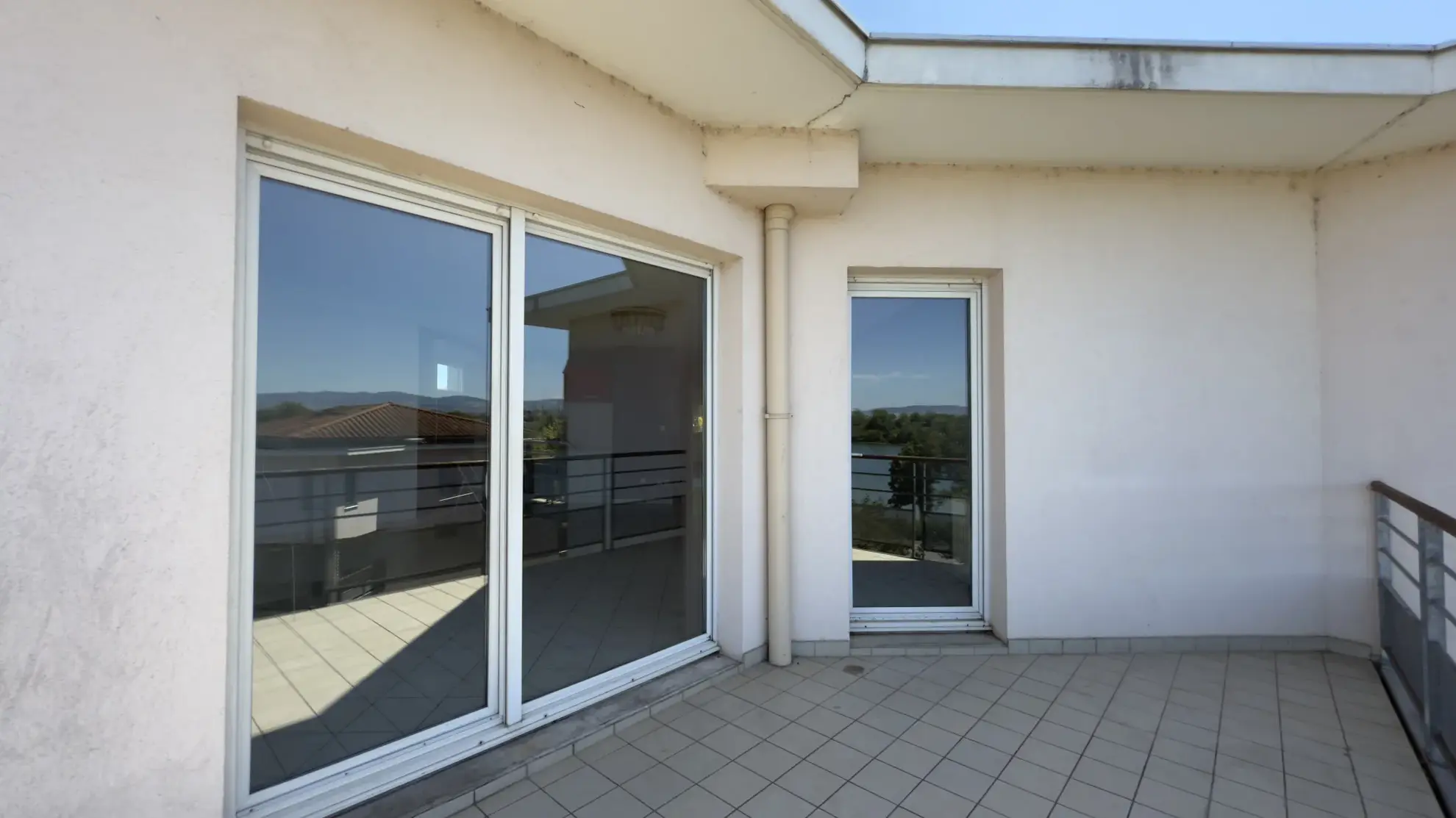 Appartement T4 avec terrasse et garage à Jassans-Riottier