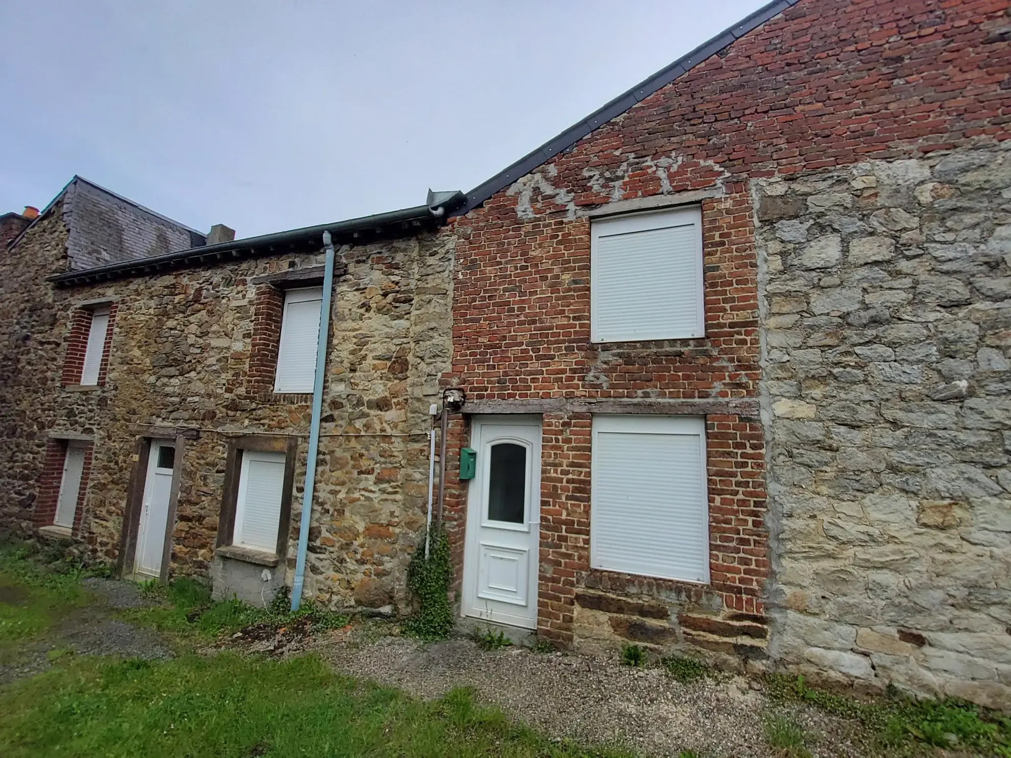 Maison et gîte à Hargnies dans les Ardennes avec potentiel de rénovation