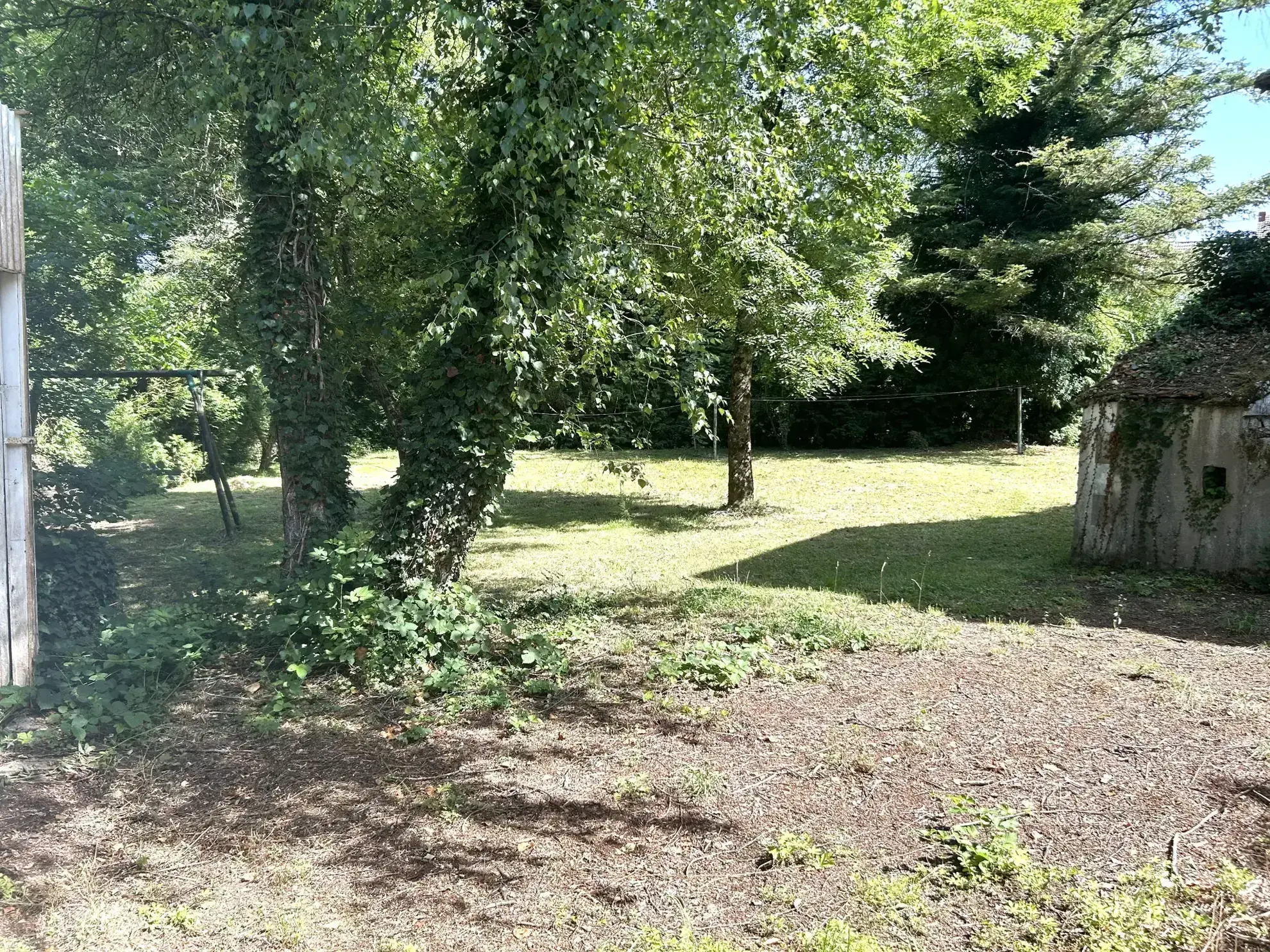 A vendre maison de 7 pièces à Premery avec jardin et garage 