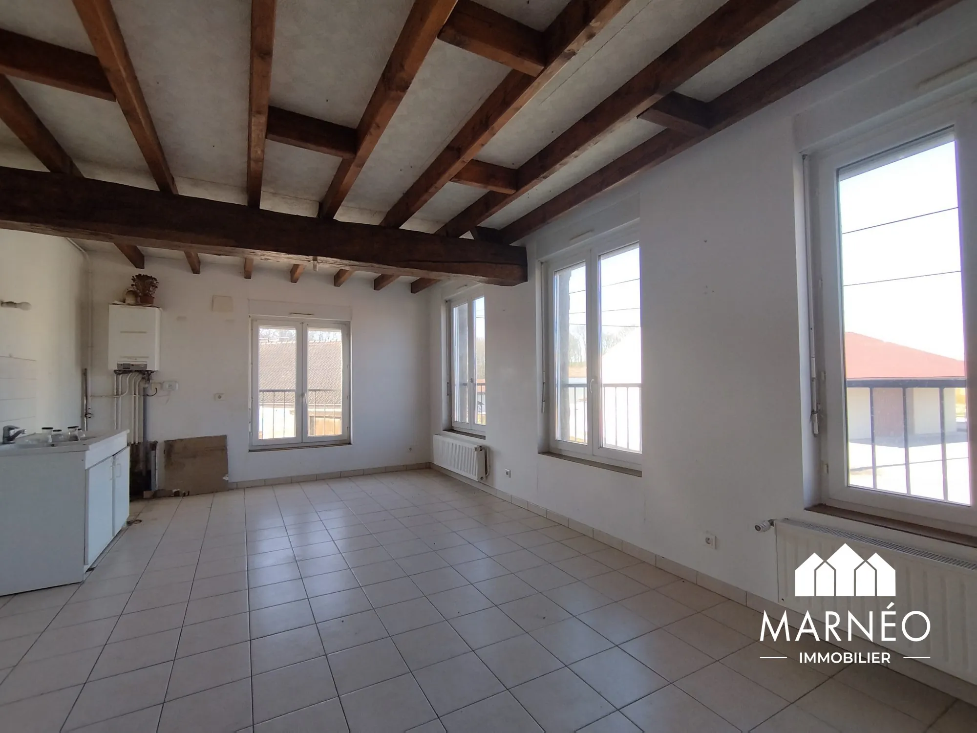 Immeuble en colombage rénové près de Vatry avec jardins et parking à Châlons-en-Champagne 