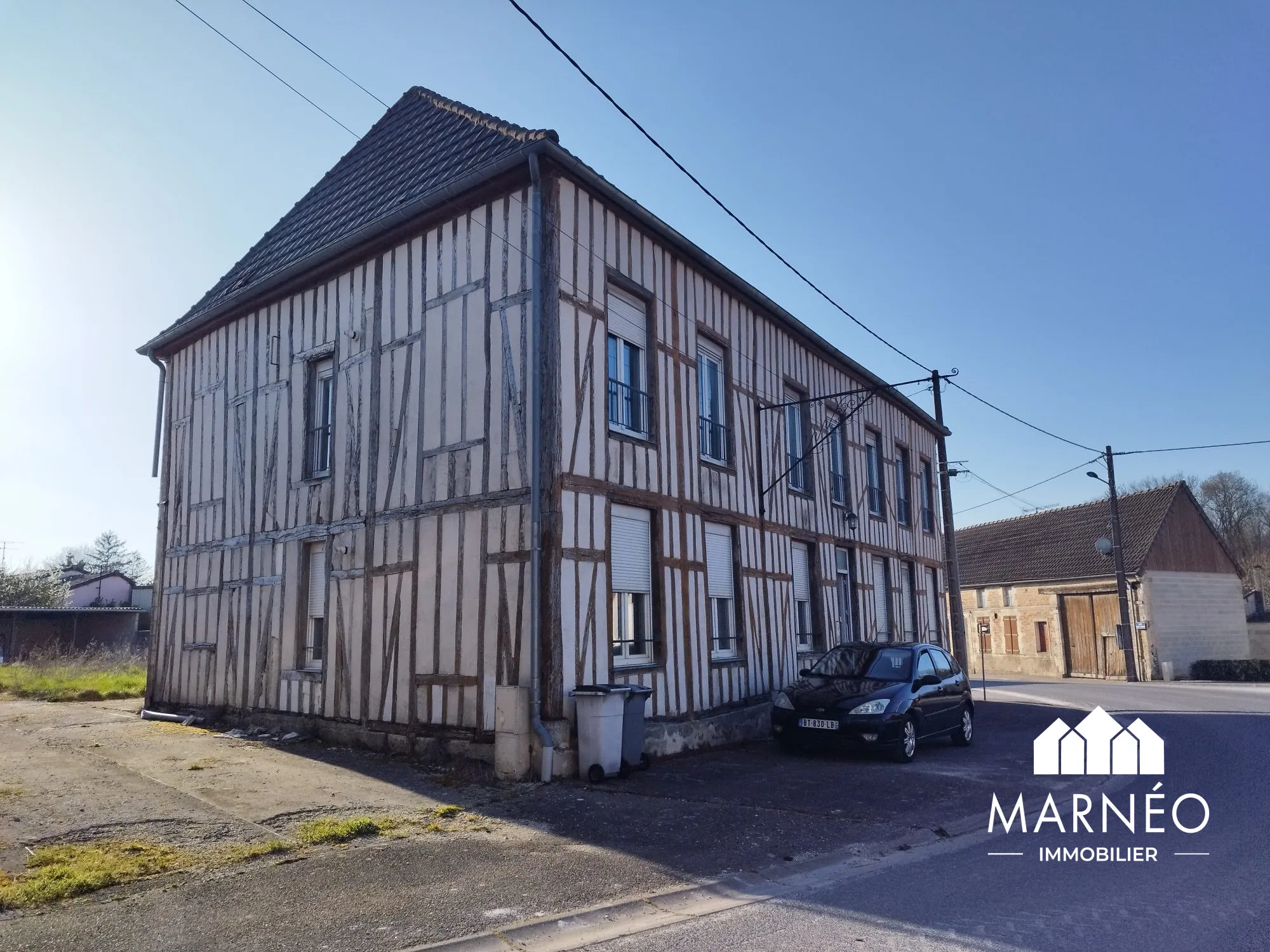 Immeuble en colombage rénové près de Vatry avec jardins et parking à Châlons-en-Champagne