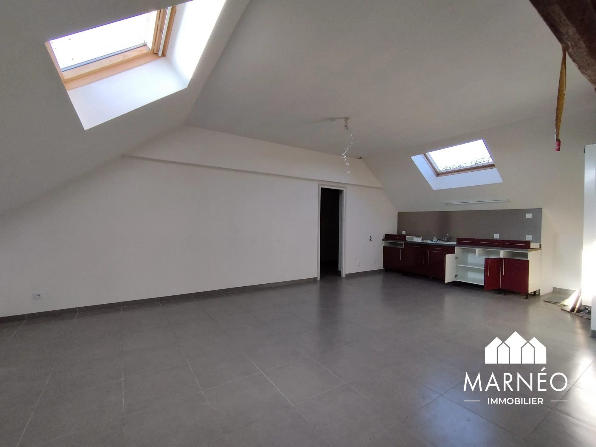 Immeuble en colombage rénové près de Vatry avec jardins et parking à Châlons-en-Champagne 