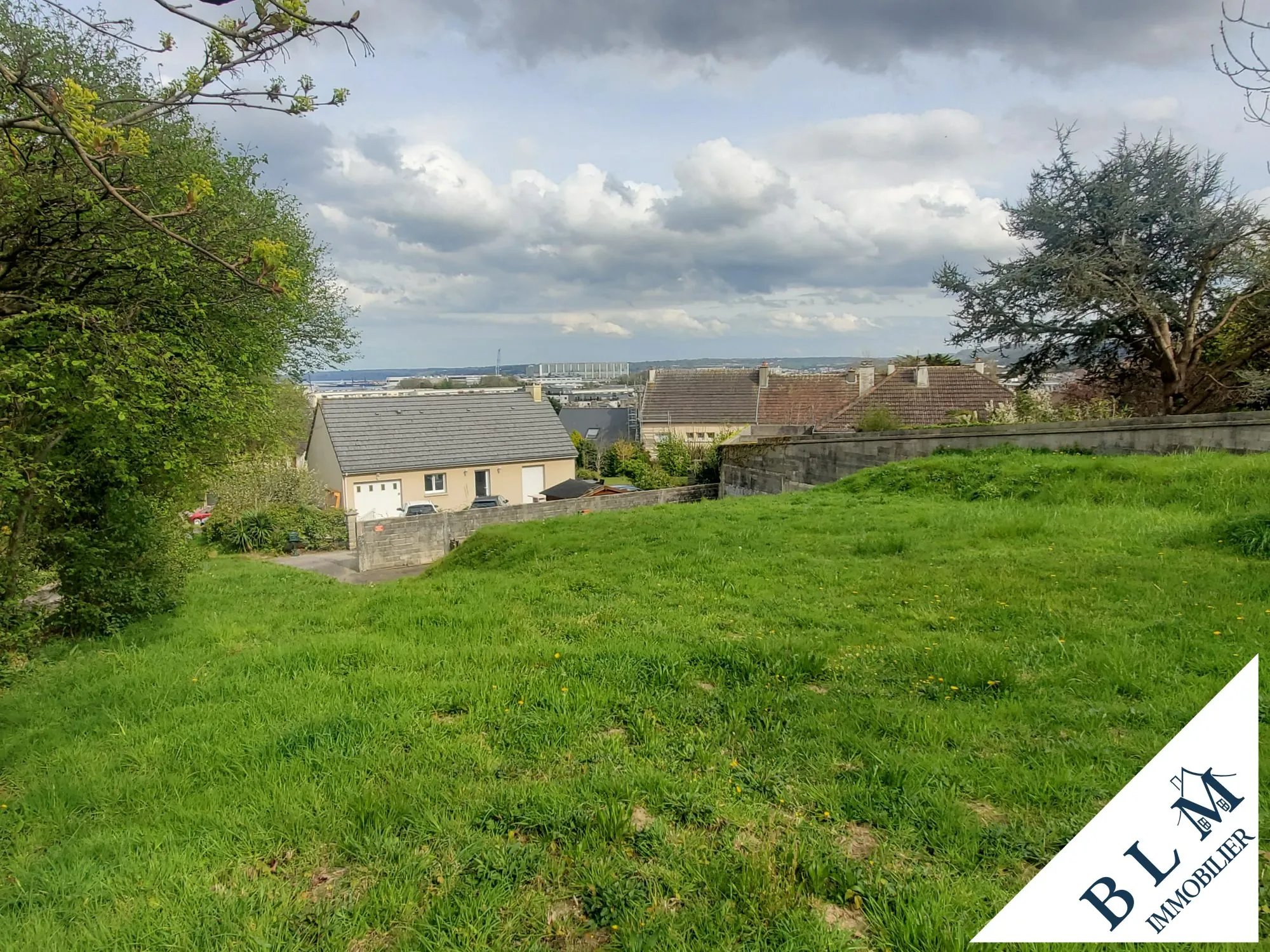 Terrain constructible à Equeurdreville-Hainneville - 739 m² hors lotissement