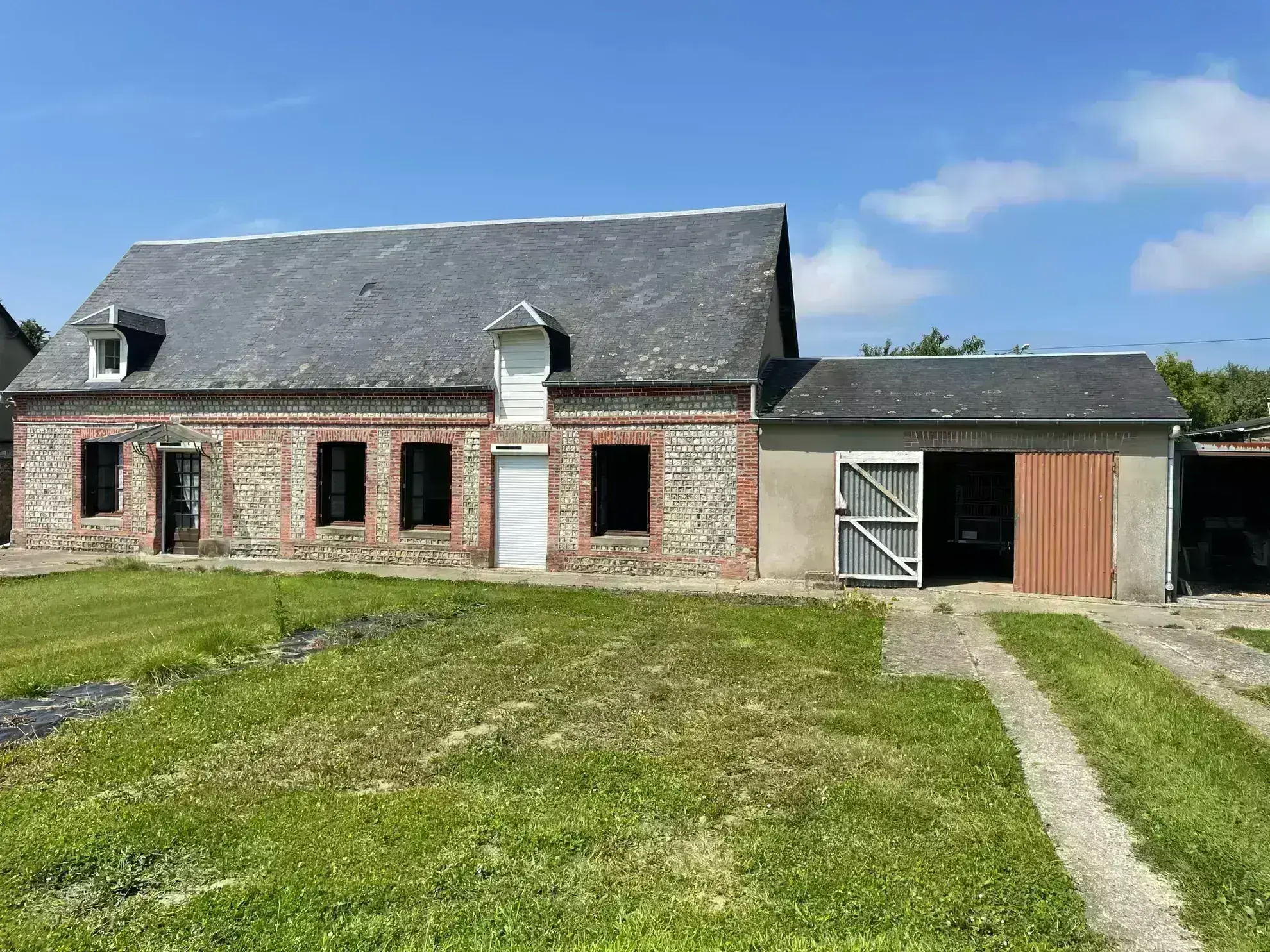 Maison normande à rénover de 90 m² avec garage à Sassetot, proximité mer