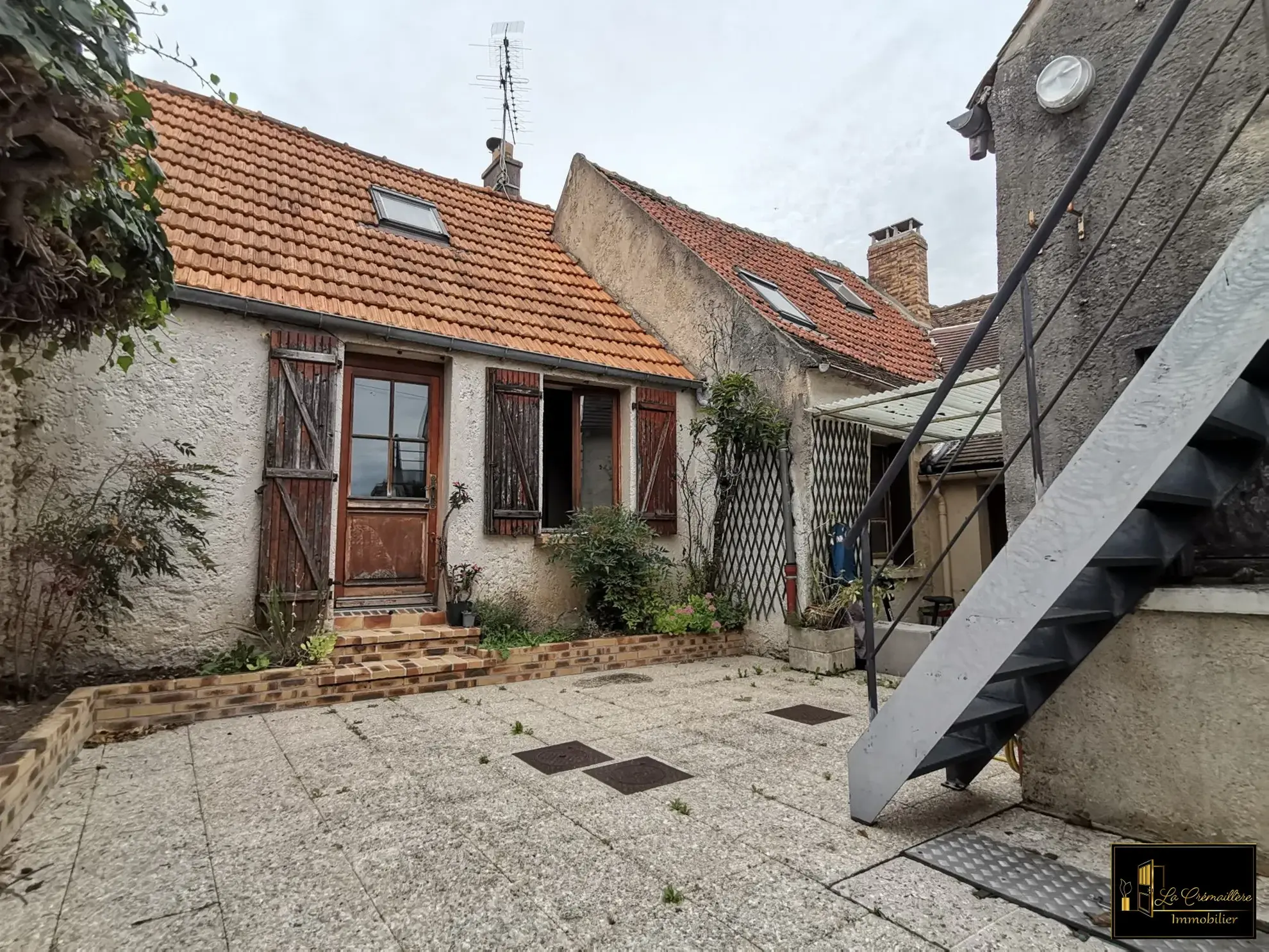 Maison ancienne à vendre à Saint-Arnoult-en-Yvelines avec cour orientée sud