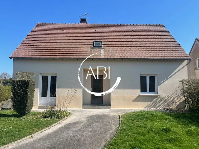 Charmant pavillon de 1995 de 115 m² à Joué du Bois avec 3 chambres et terrain clos