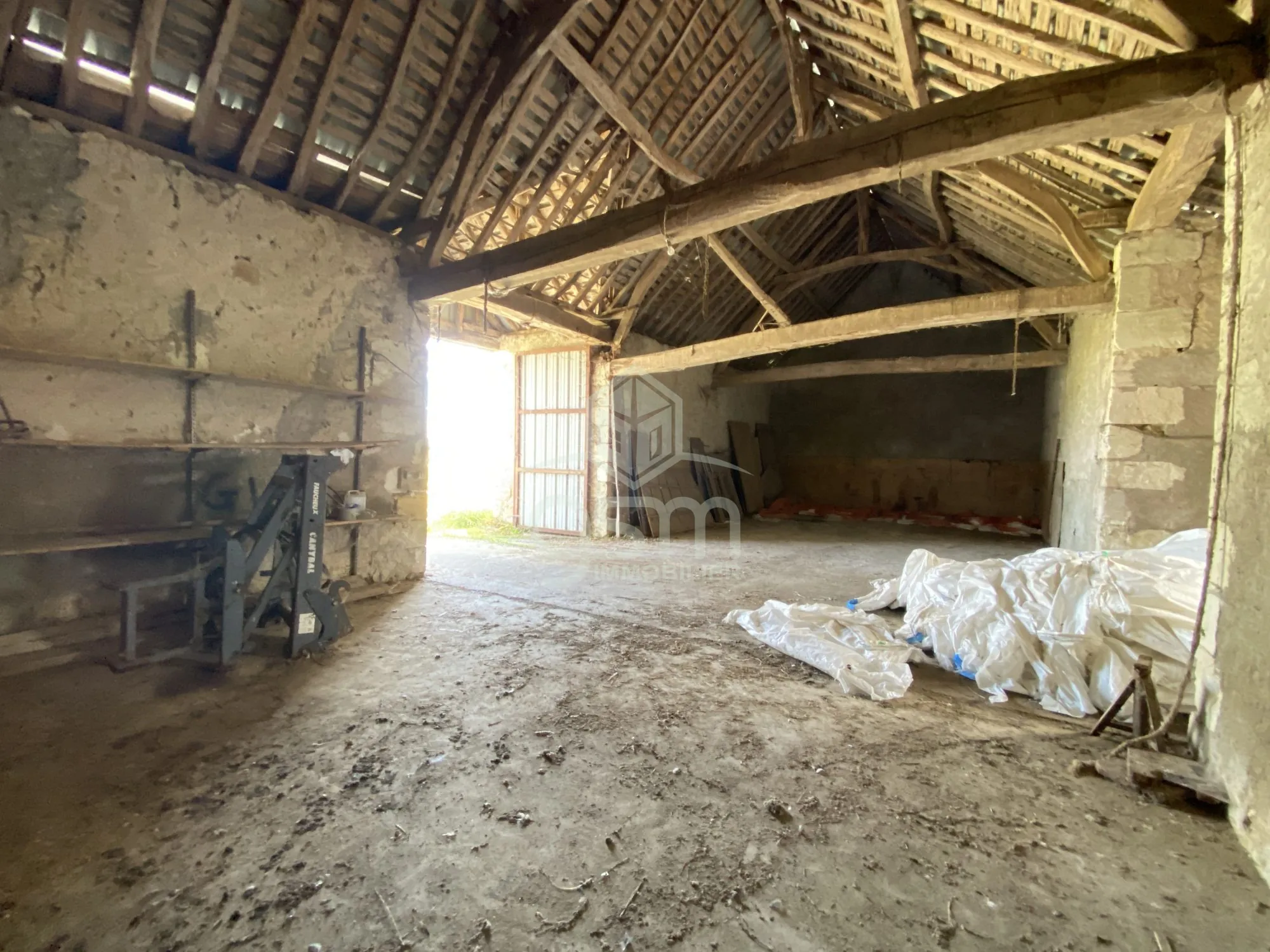 Grange à aménager à Sorigny - Opportunité pour artisan ou entrepreneur 