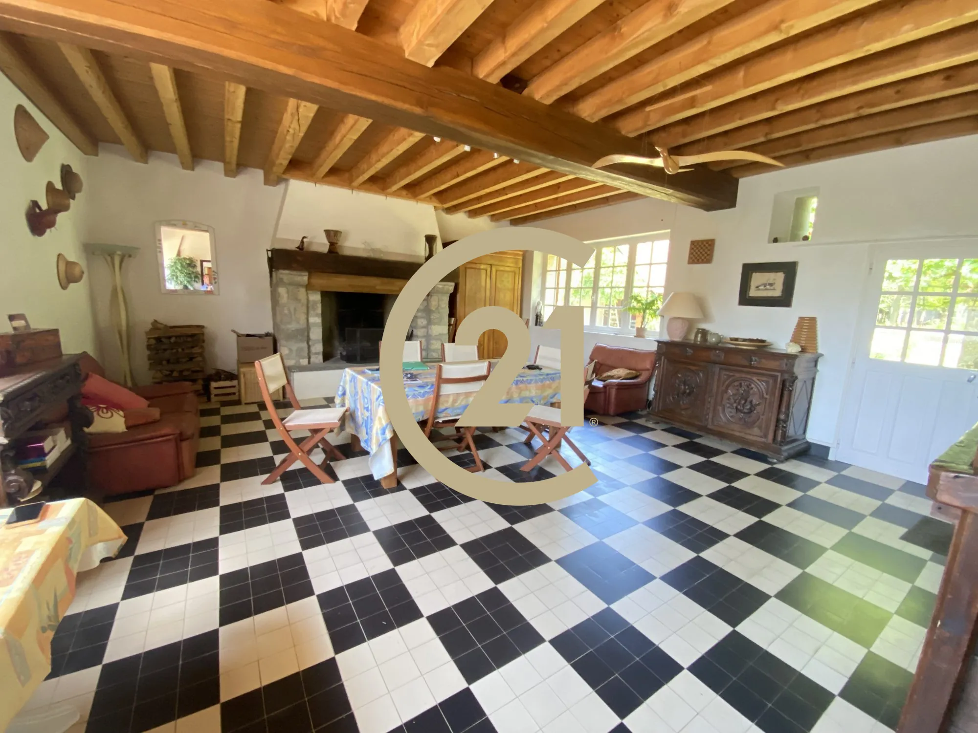 Charmante maison en pierre à Montcresson avec grand terrain arboré 