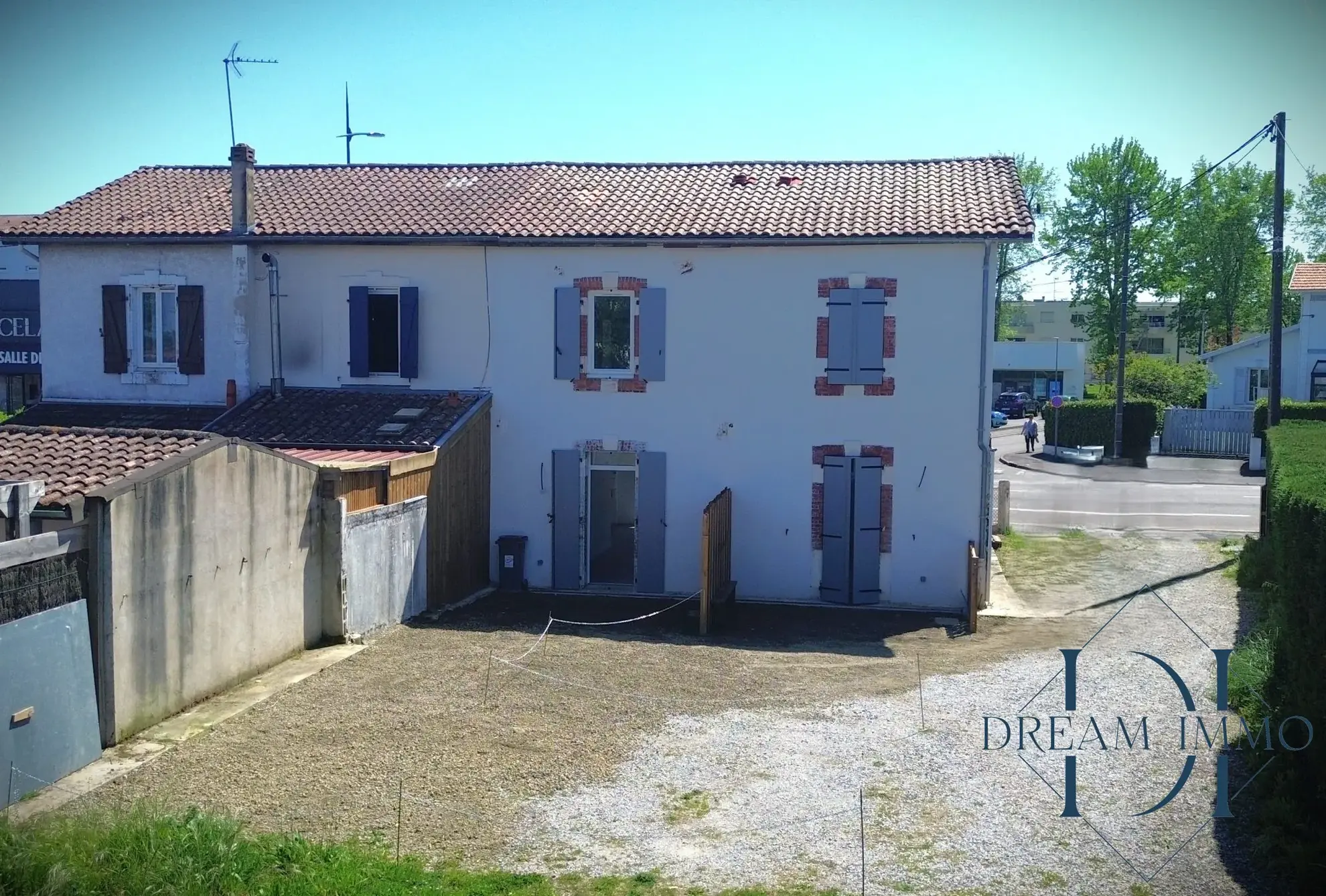 Maison duplex rénovée à Saint-Paul-lès-Dax avec deux logements et stationnements privés