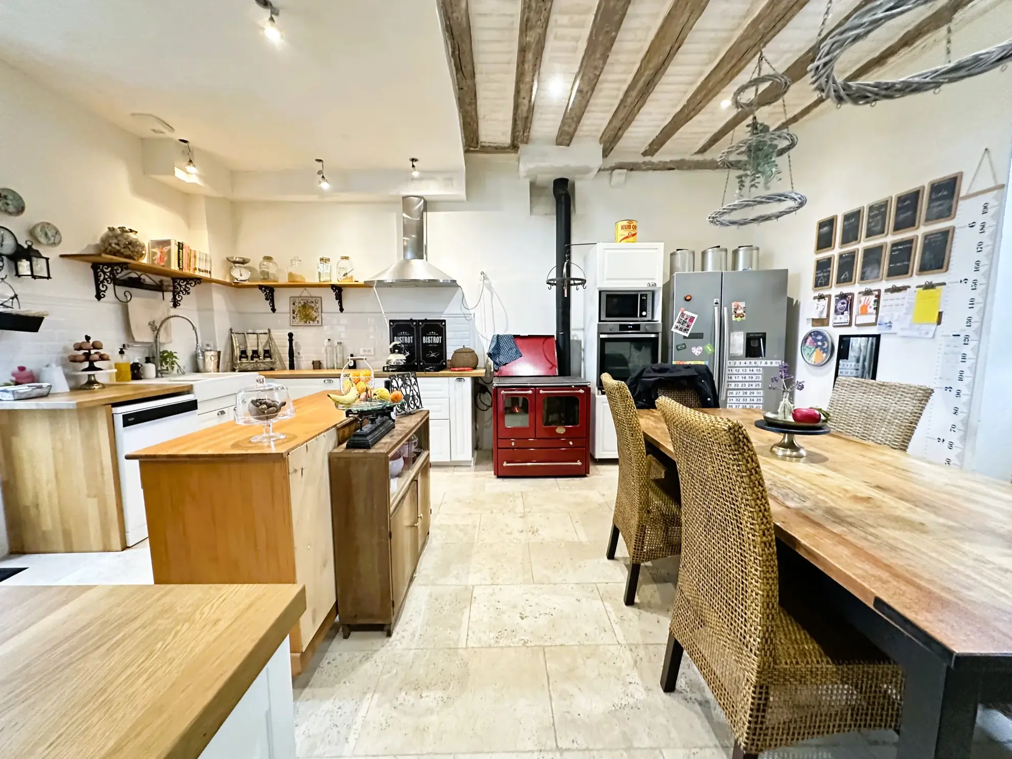 Maison familiale avec jardin, dépendance et cave à Auneau 