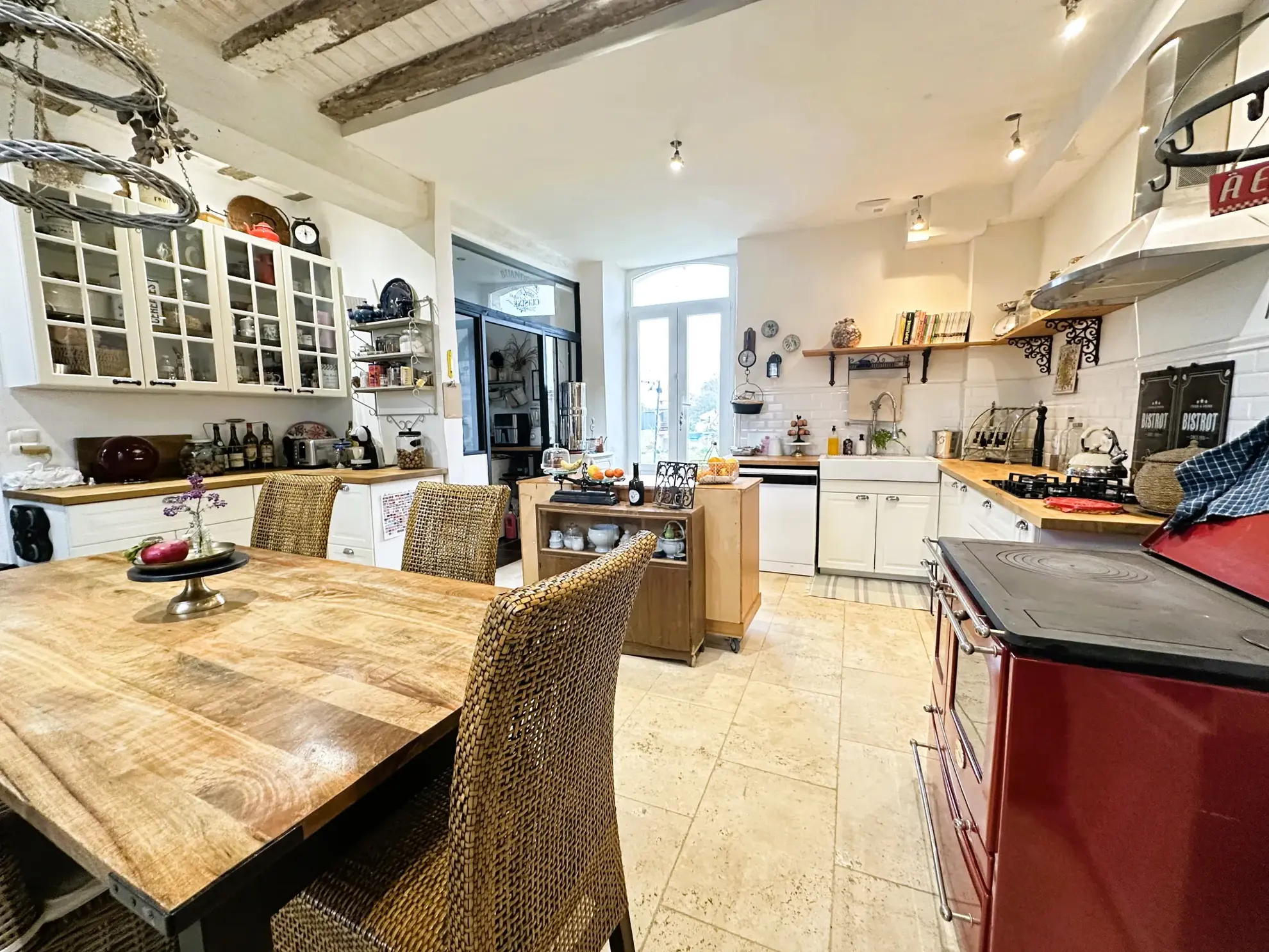 Maison familiale avec jardin, dépendance et cave à Auneau 