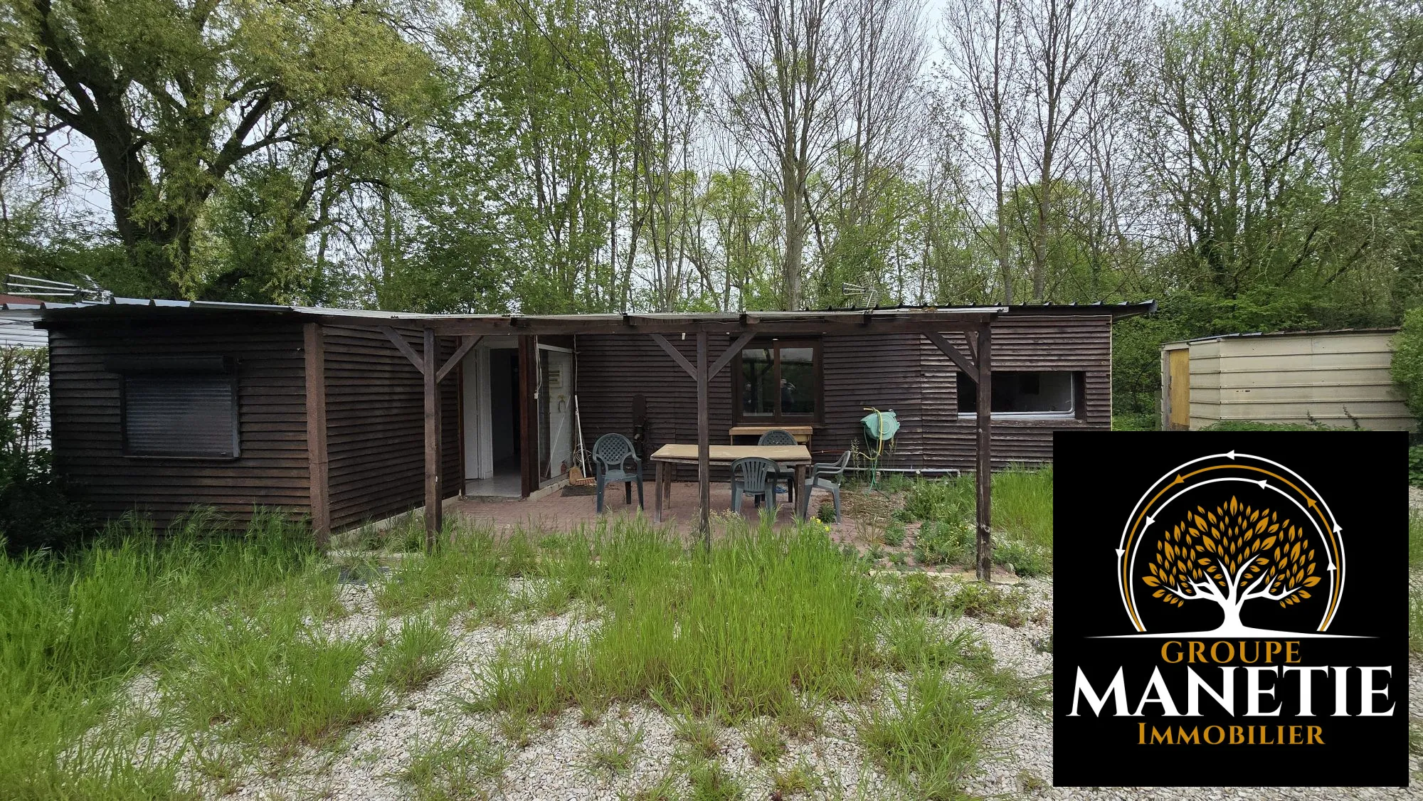 Charmant chalet de loisirs à Oisy-le-Verger avec terrasse et jardin clôturé